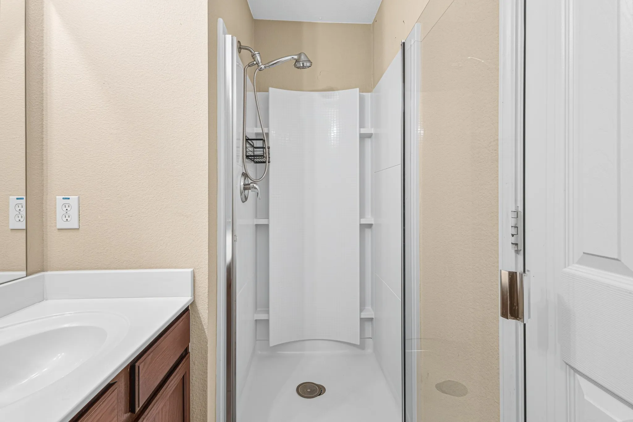 Single Family Residence For Rent in Collin County , 12947 Michelle Drive, Frisco, Texas 75035, 3 Bedroom, 2 Bathroom, 2 Garage spaces, 1,660 Sqft, built in 2011, mls#21360844, Real Estate Agent in Frisco, Homes For Rent in Collin county, Homes For Rent in Frisco, Realtor in Frisco Texas, Real Estate Brokerage Independent Realty Texas, Luminita Cordes Realtor
