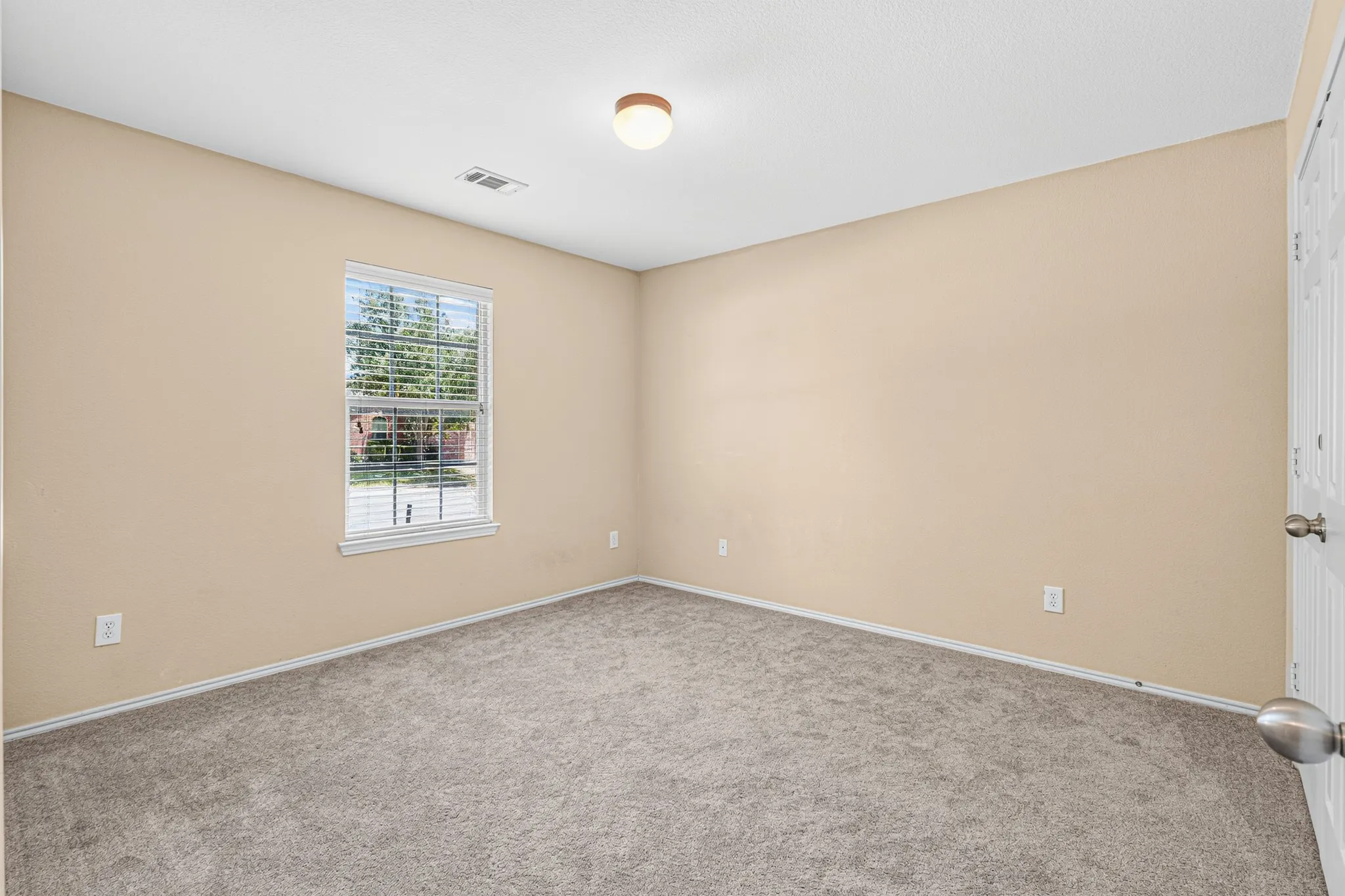Single Family Residence For Rent in Collin County , 12947 Michelle Drive, Frisco, Texas 75035, 3 Bedroom, 2 Bathroom, 2 Garage spaces, 1,660 Sqft, built in 2011, mls#21360844, Real Estate Agent in Frisco, Homes For Rent in Collin county, Homes For Rent in Frisco, Realtor in Frisco Texas, Real Estate Brokerage Independent Realty Texas, Luminita Cordes Realtor