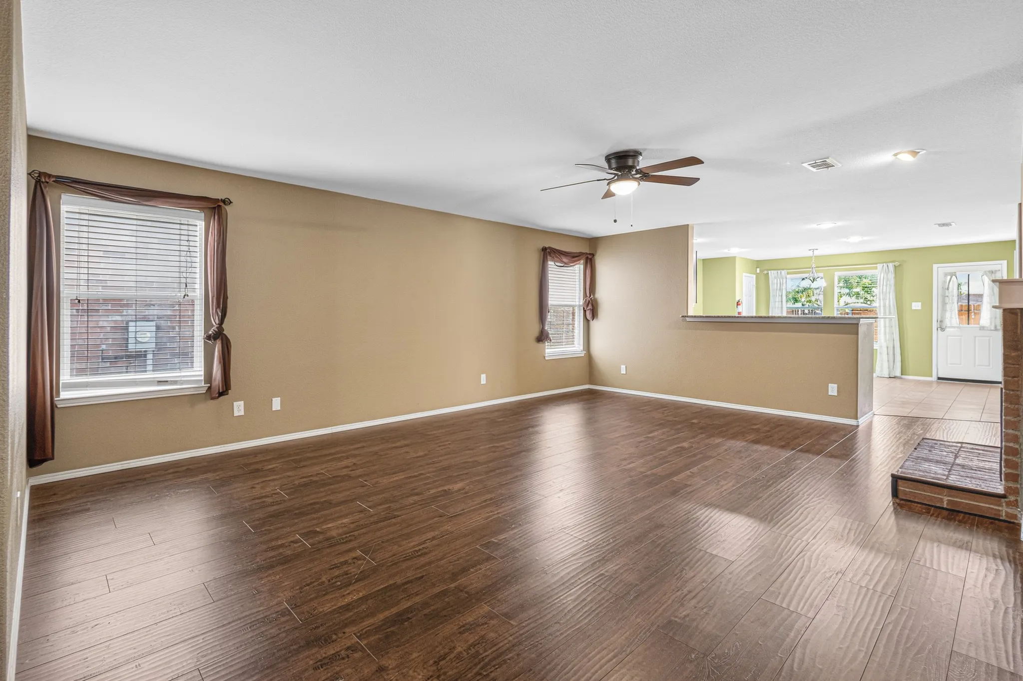 Single Family Residence For Rent in Collin County , 12947 Michelle Drive, Frisco, Texas 75035, 3 Bedroom, 2 Bathroom, 2 Garage spaces, 1,660 Sqft, built in 2011, mls#21360844, Real Estate Agent in Frisco, Homes For Rent in Collin county, Homes For Rent in Frisco, Realtor in Frisco Texas, Real Estate Brokerage Independent Realty Texas, Luminita Cordes Realtor