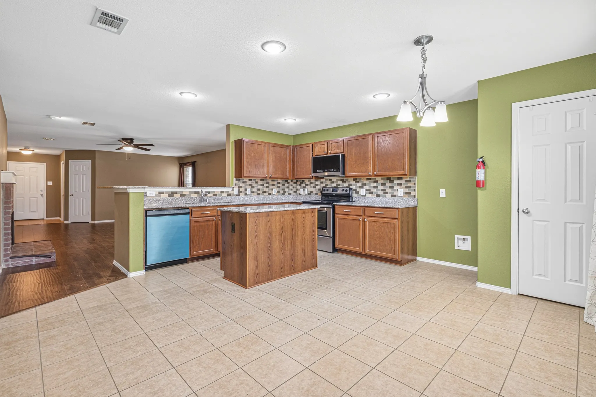 Single Family Residence For Rent in Collin County , 12947 Michelle Drive, Frisco, Texas 75035, 3 Bedroom, 2 Bathroom, 2 Garage spaces, 1,660 Sqft, built in 2011, mls#21360844, Real Estate Agent in Frisco, Homes For Rent in Collin county, Homes For Rent in Frisco, Realtor in Frisco Texas, Real Estate Brokerage Independent Realty Texas, Luminita Cordes Realtor
