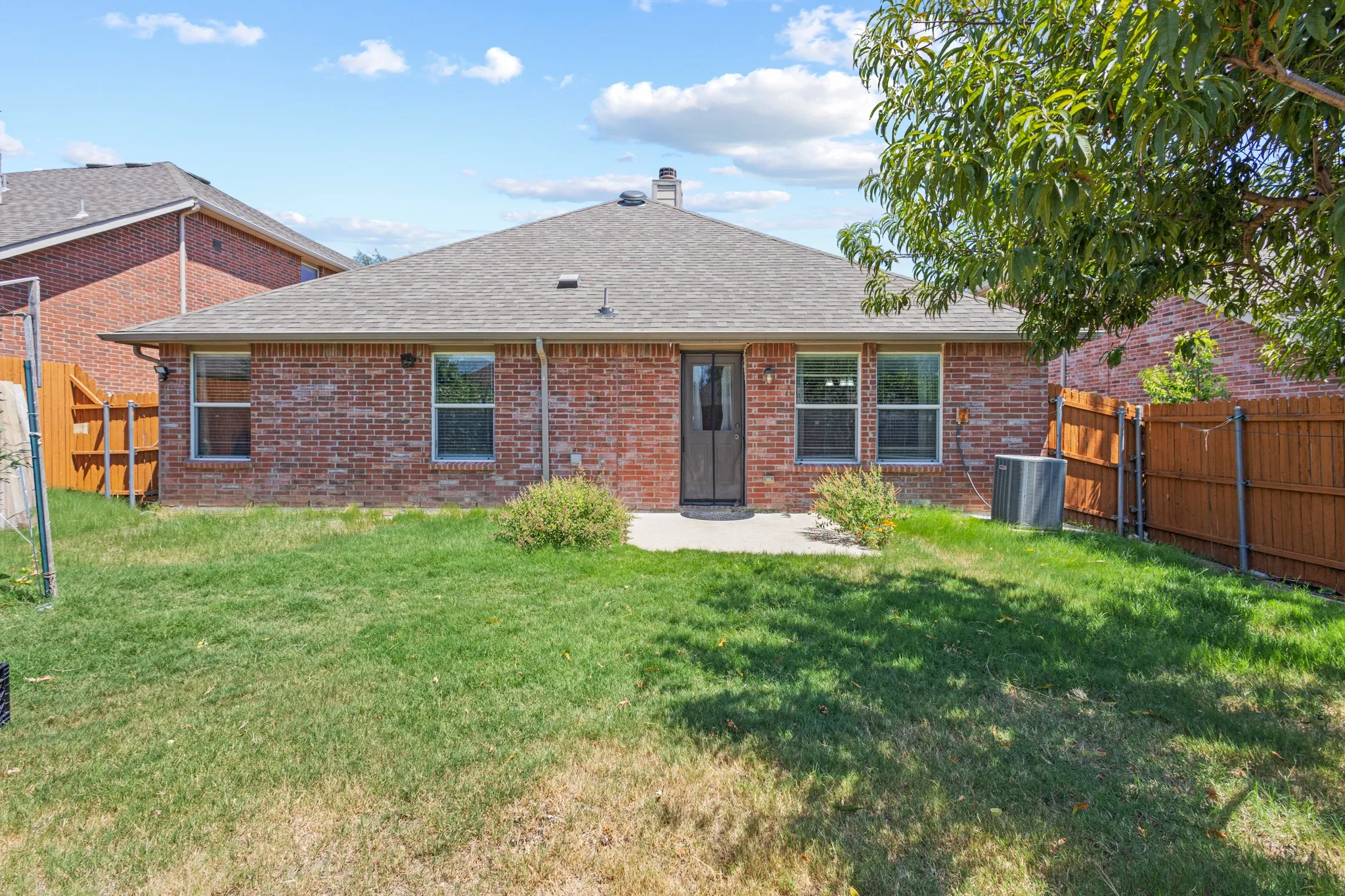 Single Family Residence For Rent in Collin County , 12947 Michelle Drive, Frisco, Texas 75035, 3 Bedroom, 2 Bathroom, 2 Garage spaces, 1,660 Sqft, built in 2011, mls#21360844, Real Estate Agent in Frisco, Homes For Rent in Collin county, Homes For Rent in Frisco, Realtor in Frisco Texas, Real Estate Brokerage Independent Realty Texas, Luminita Cordes Realtor