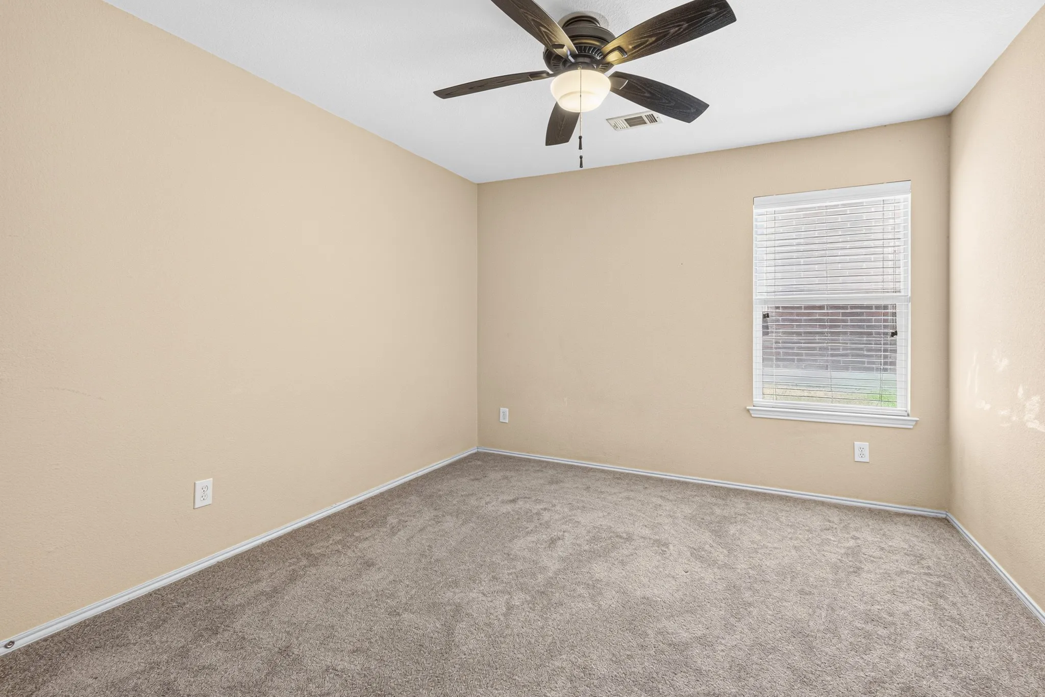Single Family Residence For Rent in Collin County , 12947 Michelle Drive, Frisco, Texas 75035, 3 Bedroom, 2 Bathroom, 2 Garage spaces, 1,660 Sqft, built in 2011, mls#21360844, Real Estate Agent in Frisco, Homes For Rent in Collin county, Homes For Rent in Frisco, Realtor in Frisco Texas, Real Estate Brokerage Independent Realty Texas, Luminita Cordes Realtor