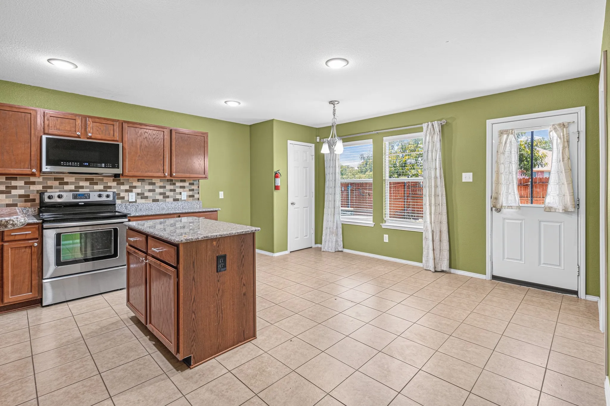 Single Family Residence For Rent in Collin County , 12947 Michelle Drive, Frisco, Texas 75035, 3 Bedroom, 2 Bathroom, 2 Garage spaces, 1,660 Sqft, built in 2011, mls#21360844, Real Estate Agent in Frisco, Homes For Rent in Collin county, Homes For Rent in Frisco, Realtor in Frisco Texas, Real Estate Brokerage Independent Realty Texas, Luminita Cordes Realtor