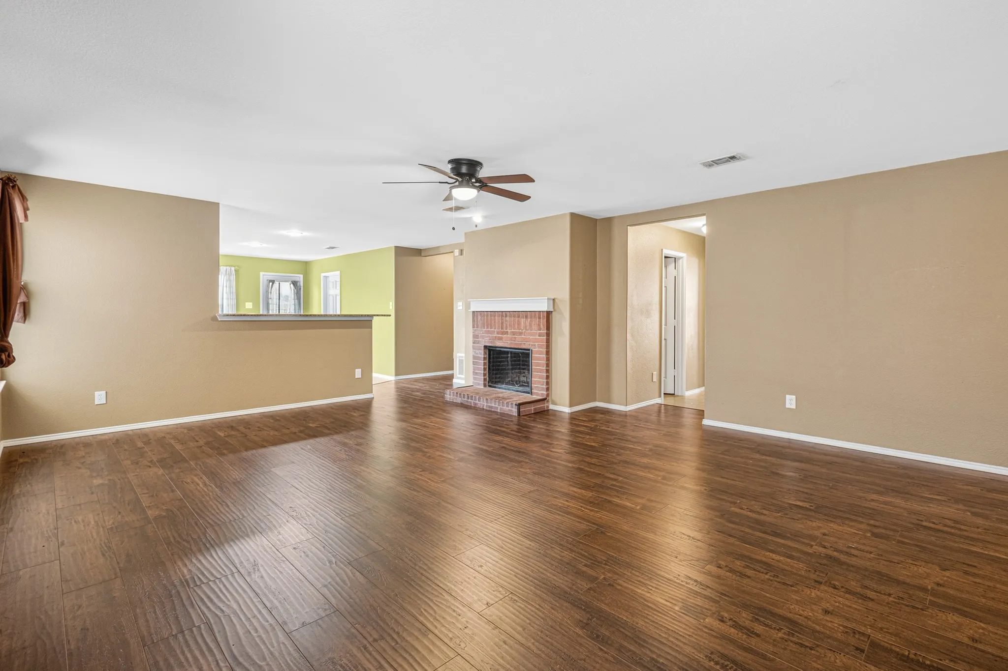 Single Family Residence For Rent in Collin County , 12947 Michelle Drive, Frisco, Texas 75035, 3 Bedroom, 2 Bathroom, 2 Garage spaces, 1,660 Sqft, built in 2011, mls#21360844, Real Estate Agent in Frisco, Homes For Rent in Collin county, Homes For Rent in Frisco, Realtor in Frisco Texas, Real Estate Brokerage Independent Realty Texas, Luminita Cordes Realtor
