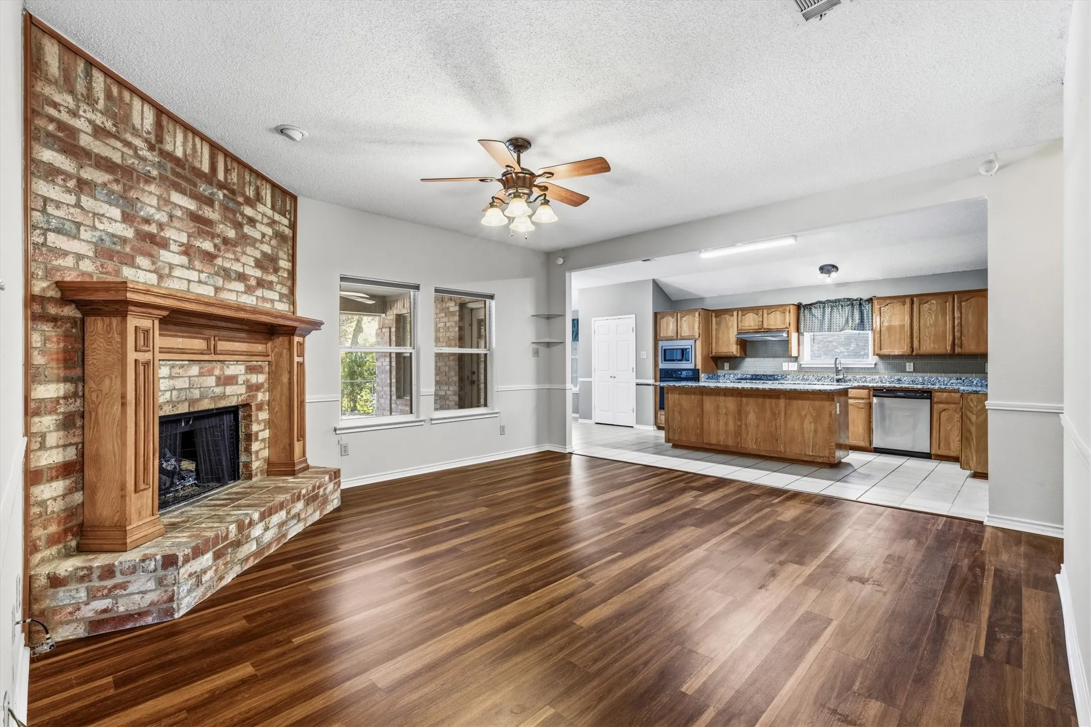 Single Family Residence For Rent in Dallas County , 5106 Lee Hutson Lane, Sachse, Texas 75048, 3 Bedroom, 2 Bathroom, 2 Garage spaces, 1,582 Sqft, built in 1993, mls#21360872, Real Estate Agent in Sachse, Homes For Rent in Dallas county, Homes For Rent in Sachse, Realtor in Sachse Texas, Real Estate Brokerage Independent Realty Texas, Luminita Cordes Realtor
