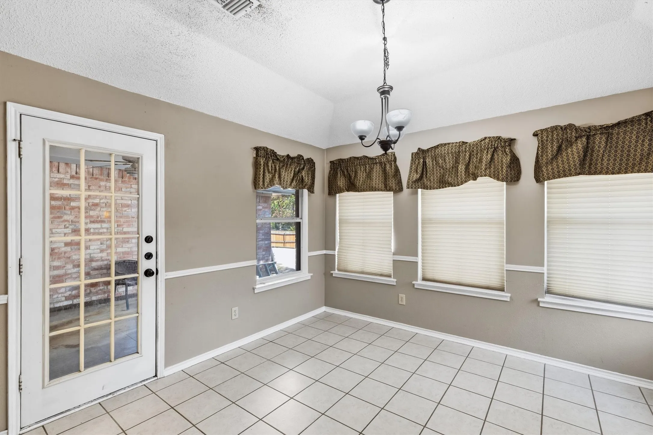 Single Family Residence For Rent in Dallas County , 5106 Lee Hutson Lane, Sachse, Texas 75048, 3 Bedroom, 2 Bathroom, 2 Garage spaces, 1,582 Sqft, built in 1993, mls#21360872, Real Estate Agent in Sachse, Homes For Rent in Dallas county, Homes For Rent in Sachse, Realtor in Sachse Texas, Real Estate Brokerage Independent Realty Texas, Luminita Cordes Realtor