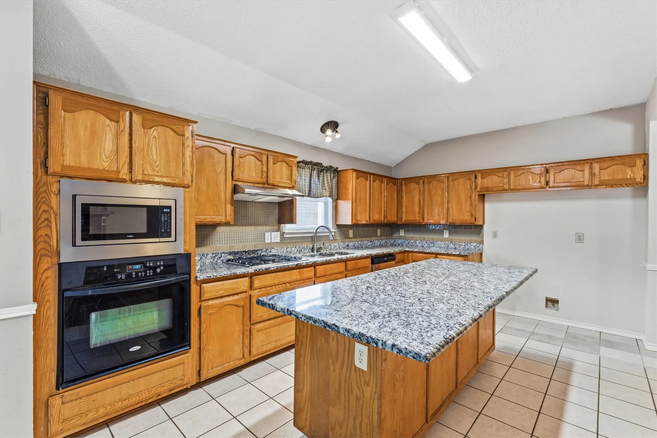 Single Family Residence For Rent in Dallas County , 5106 Lee Hutson Lane, Sachse, Texas 75048, 3 Bedroom, 2 Bathroom, 2 Garage spaces, 1,582 Sqft, built in 1993, mls#21360872, Real Estate Agent in Sachse, Homes For Rent in Dallas county, Homes For Rent in Sachse, Realtor in Sachse Texas, Real Estate Brokerage Independent Realty Texas, Luminita Cordes Realtor