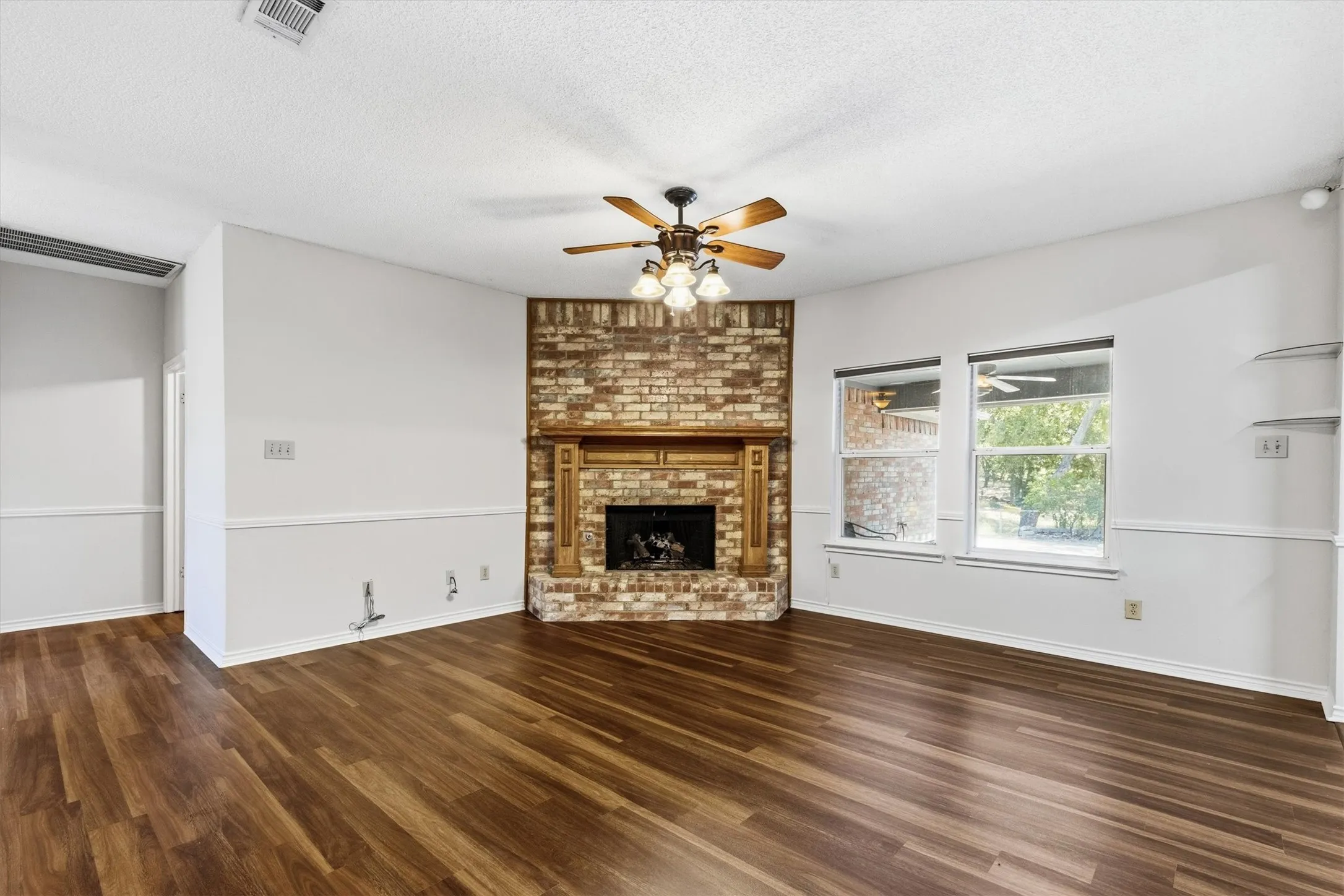 Single Family Residence For Rent in Dallas County , 5106 Lee Hutson Lane, Sachse, Texas 75048, 3 Bedroom, 2 Bathroom, 2 Garage spaces, 1,582 Sqft, built in 1993, mls#21360872, Real Estate Agent in Sachse, Homes For Rent in Dallas county, Homes For Rent in Sachse, Realtor in Sachse Texas, Real Estate Brokerage Independent Realty Texas, Luminita Cordes Realtor
