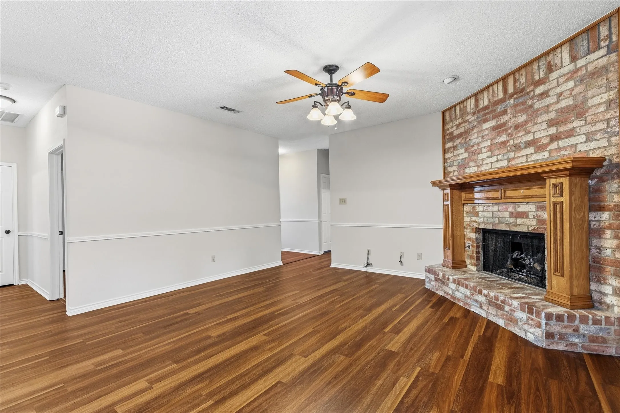Single Family Residence For Rent in Dallas County , 5106 Lee Hutson Lane, Sachse, Texas 75048, 3 Bedroom, 2 Bathroom, 2 Garage spaces, 1,582 Sqft, built in 1993, mls#21360872, Real Estate Agent in Sachse, Homes For Rent in Dallas county, Homes For Rent in Sachse, Realtor in Sachse Texas, Real Estate Brokerage Independent Realty Texas, Luminita Cordes Realtor