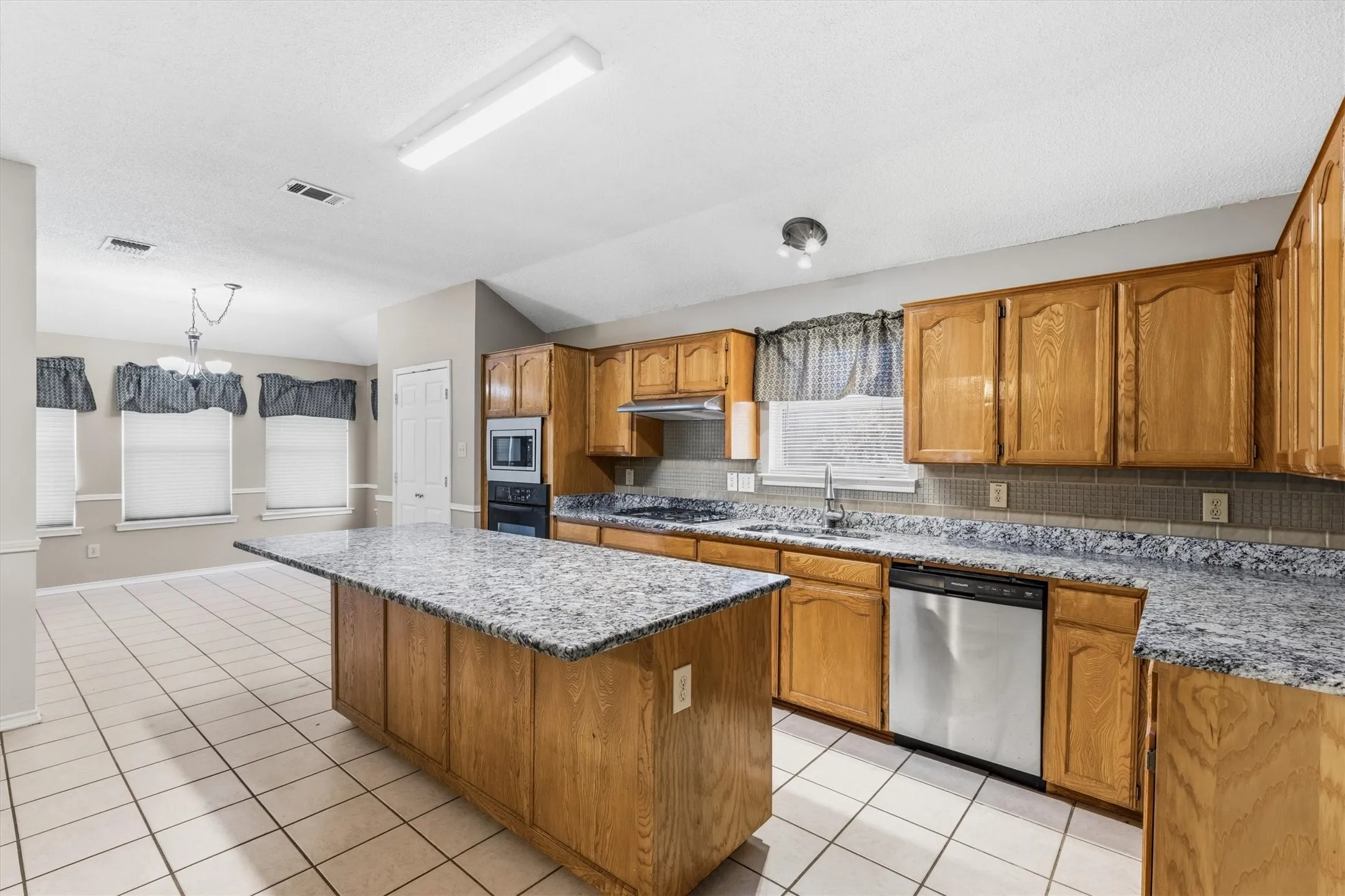 Single Family Residence For Rent in Dallas County , 5106 Lee Hutson Lane, Sachse, Texas 75048, 3 Bedroom, 2 Bathroom, 2 Garage spaces, 1,582 Sqft, built in 1993, mls#21360872, Real Estate Agent in Sachse, Homes For Rent in Dallas county, Homes For Rent in Sachse, Realtor in Sachse Texas, Real Estate Brokerage Independent Realty Texas, Luminita Cordes Realtor