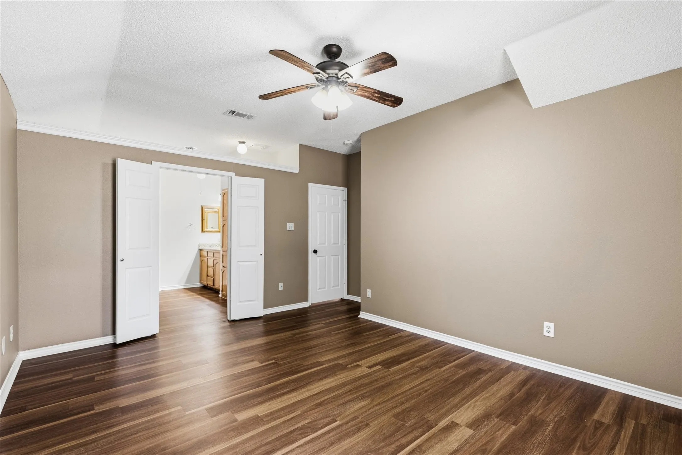 Single Family Residence For Rent in Dallas County , 5106 Lee Hutson Lane, Sachse, Texas 75048, 3 Bedroom, 2 Bathroom, 2 Garage spaces, 1,582 Sqft, built in 1993, mls#21360872, Real Estate Agent in Sachse, Homes For Rent in Dallas county, Homes For Rent in Sachse, Realtor in Sachse Texas, Real Estate Brokerage Independent Realty Texas, Luminita Cordes Realtor