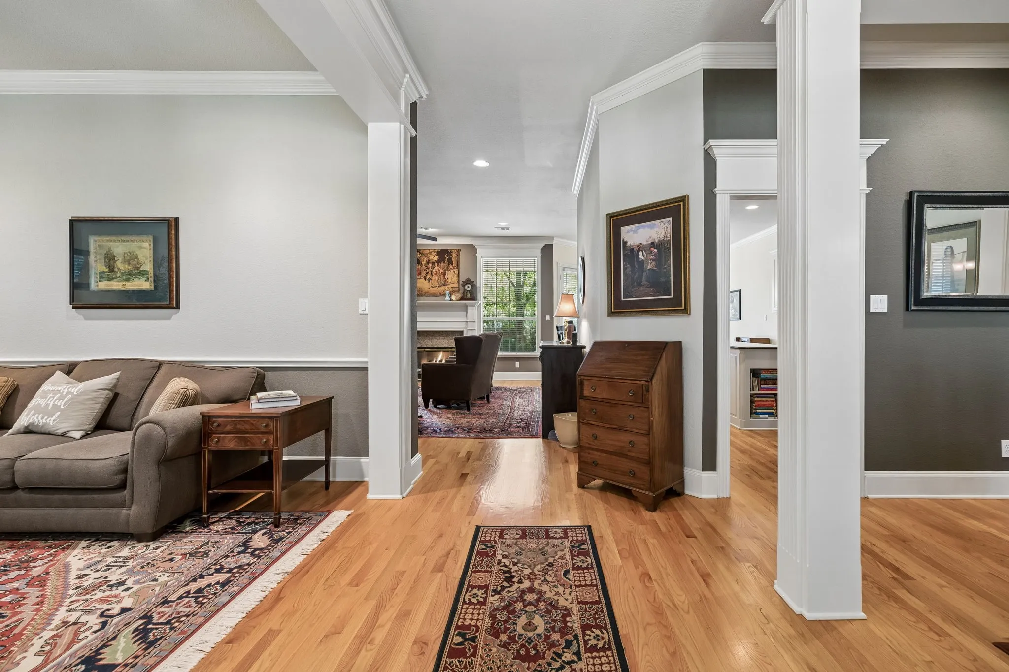 Single Family Residence For Sale in Tarrant County , 3718 Lakeview Drive, Grapevine, Texas 76051, 4 Bedroom, 3 Bathroom, 3 Garage spaces, 2,837 Sqft, built in 1999, mls#21360868, Real Estate Agent in Grapevine, Homes For Sale in Tarrant county, Homes For Sale in Grapevine, Realtor in Grapevine Texas, Real Estate Brokerage Independent Realty Texas, Luminita Cordes Realtor