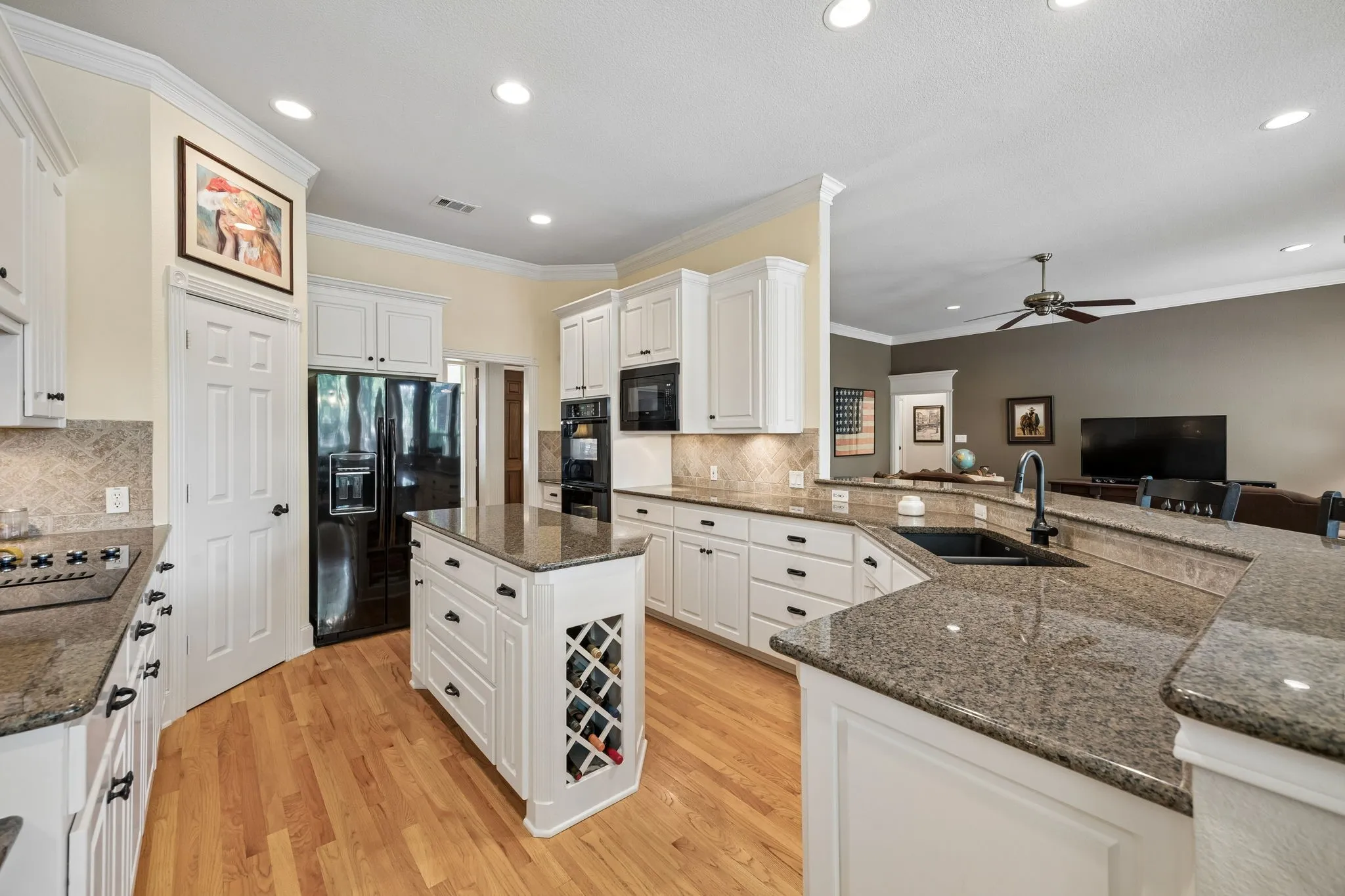 Single Family Residence For Sale in Tarrant County , 3718 Lakeview Drive, Grapevine, Texas 76051, 4 Bedroom, 3 Bathroom, 3 Garage spaces, 2,837 Sqft, built in 1999, mls#21360868, Real Estate Agent in Grapevine, Homes For Sale in Tarrant county, Homes For Sale in Grapevine, Realtor in Grapevine Texas, Real Estate Brokerage Independent Realty Texas, Luminita Cordes Realtor
