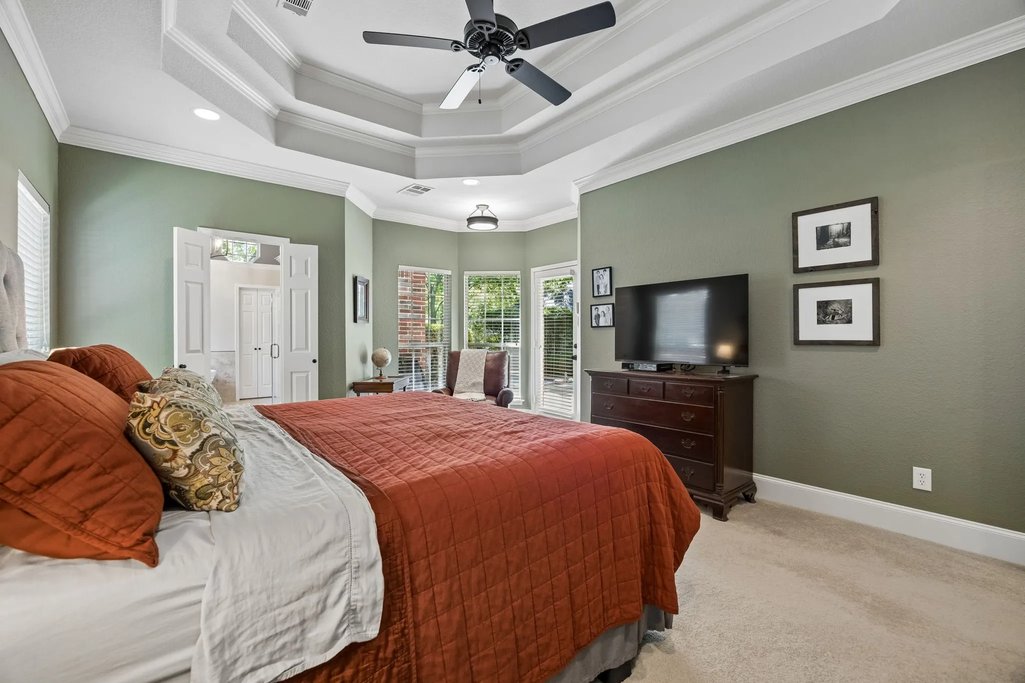 Single Family Residence For Sale in Tarrant County , 3718 Lakeview Drive, Grapevine, Texas 76051, 4 Bedroom, 3 Bathroom, 3 Garage spaces, 2,837 Sqft, built in 1999, mls#21360868, Real Estate Agent in Grapevine, Homes For Sale in Tarrant county, Homes For Sale in Grapevine, Realtor in Grapevine Texas, Real Estate Brokerage Independent Realty Texas, Luminita Cordes Realtor