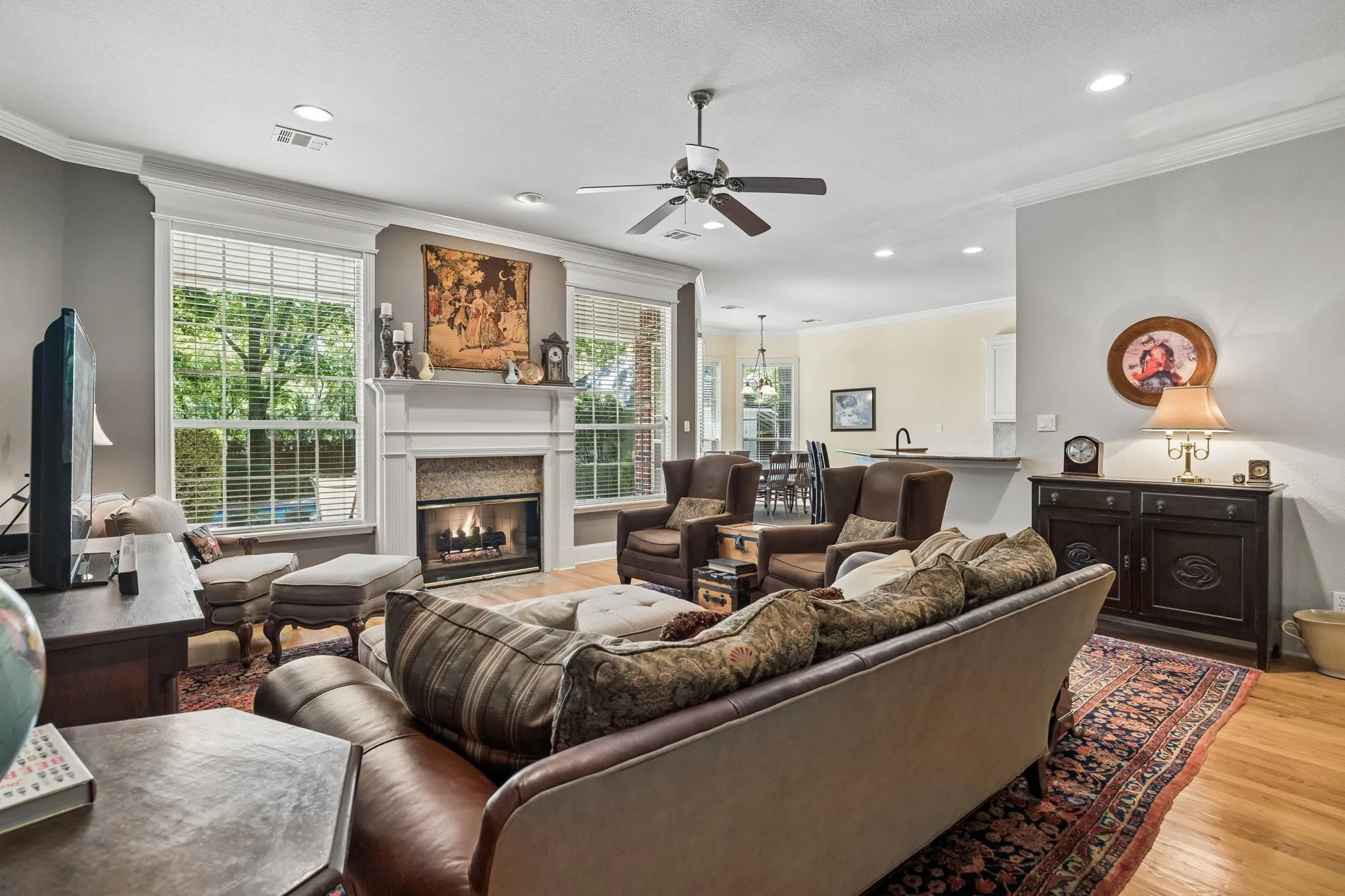 Single Family Residence For Sale in Tarrant County , 3718 Lakeview Drive, Grapevine, Texas 76051, 4 Bedroom, 3 Bathroom, 3 Garage spaces, 2,837 Sqft, built in 1999, mls#21360868, Real Estate Agent in Grapevine, Homes For Sale in Tarrant county, Homes For Sale in Grapevine, Realtor in Grapevine Texas, Real Estate Brokerage Independent Realty Texas, Luminita Cordes Realtor