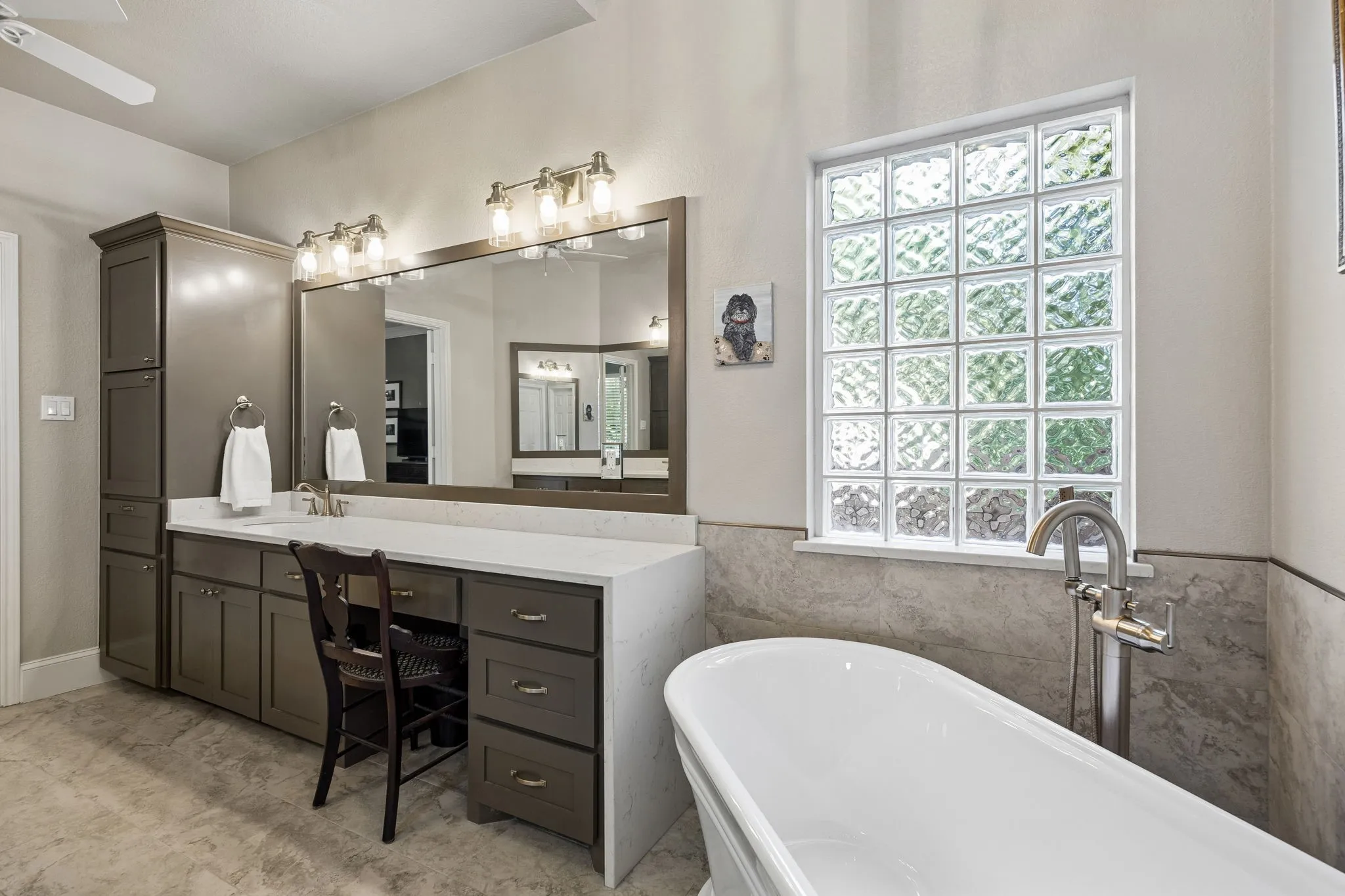 Single Family Residence For Sale in Tarrant County , 3718 Lakeview Drive, Grapevine, Texas 76051, 4 Bedroom, 3 Bathroom, 3 Garage spaces, 2,837 Sqft, built in 1999, mls#21360868, Real Estate Agent in Grapevine, Homes For Sale in Tarrant county, Homes For Sale in Grapevine, Realtor in Grapevine Texas, Real Estate Brokerage Independent Realty Texas, Luminita Cordes Realtor