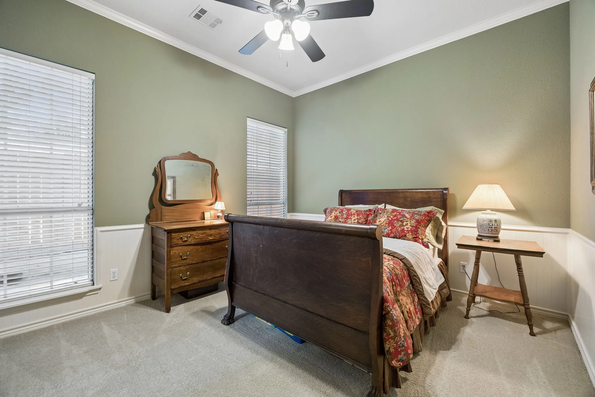 Single Family Residence For Sale in Tarrant County , 3718 Lakeview Drive, Grapevine, Texas 76051, 4 Bedroom, 3 Bathroom, 3 Garage spaces, 2,837 Sqft, built in 1999, mls#21360868, Real Estate Agent in Grapevine, Homes For Sale in Tarrant county, Homes For Sale in Grapevine, Realtor in Grapevine Texas, Real Estate Brokerage Independent Realty Texas, Luminita Cordes Realtor