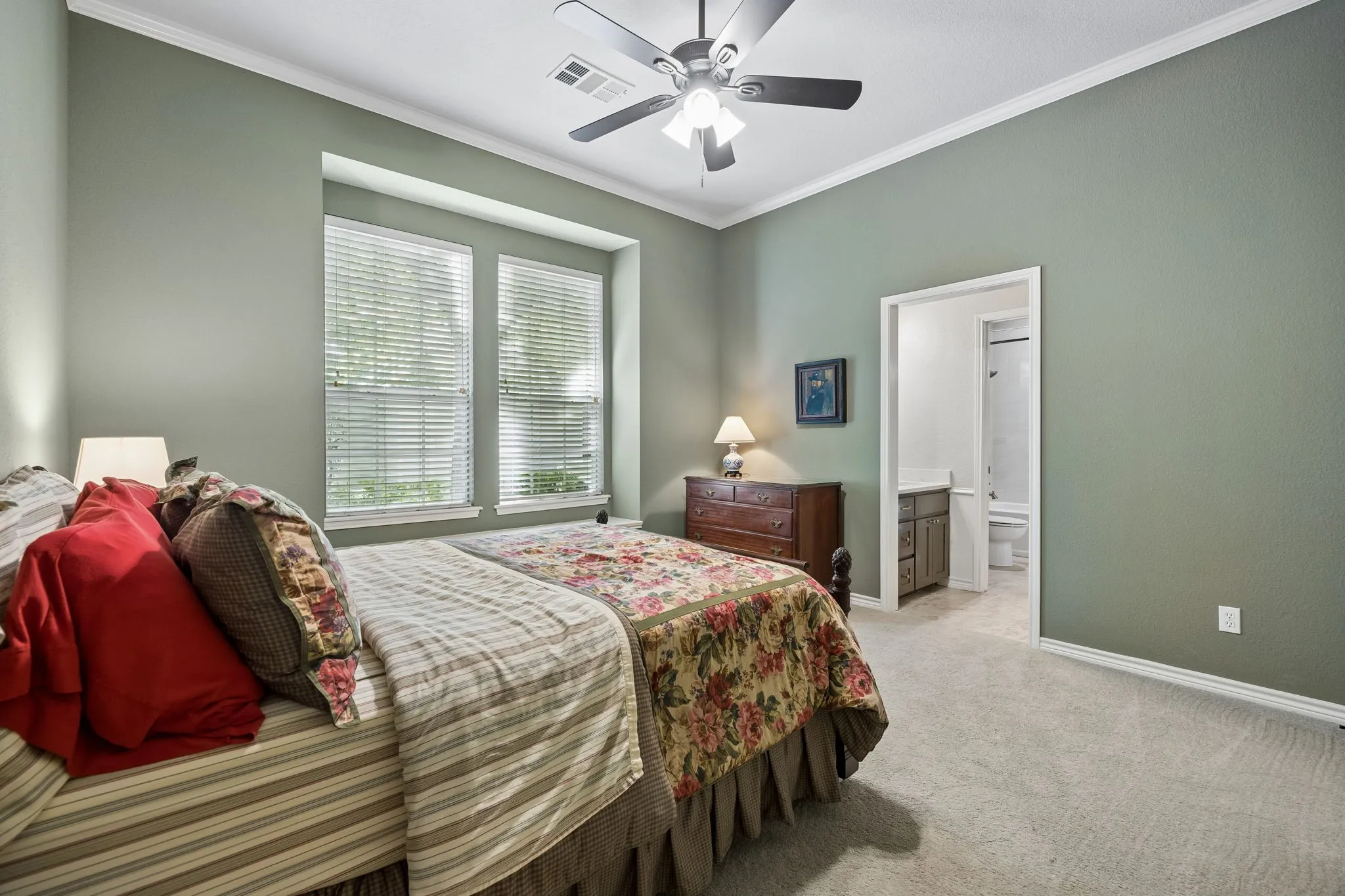 Single Family Residence For Sale in Tarrant County , 3718 Lakeview Drive, Grapevine, Texas 76051, 4 Bedroom, 3 Bathroom, 3 Garage spaces, 2,837 Sqft, built in 1999, mls#21360868, Real Estate Agent in Grapevine, Homes For Sale in Tarrant county, Homes For Sale in Grapevine, Realtor in Grapevine Texas, Real Estate Brokerage Independent Realty Texas, Luminita Cordes Realtor