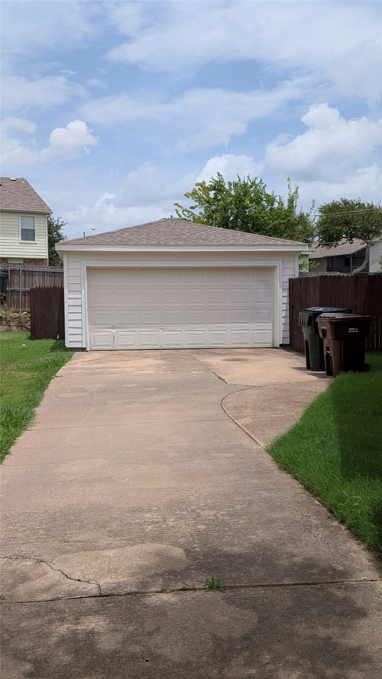 Single Family Residence For Sale in Collin County , 2641 Ezekial Way, Plano, Texas 75074, 3 Bedroom, 3 Bathroom, 2 Garage spaces, 1,540 Sqft, built in 2005, Price $348,000, mls#21360848, Real Estate Agent in Plano, Homes For Sale in Collin county, Homes For Sale in Plano, Realtor in Plano Texas, Real Estate Brokerage Independent Realty Texas, Luminita Cordes Realtor