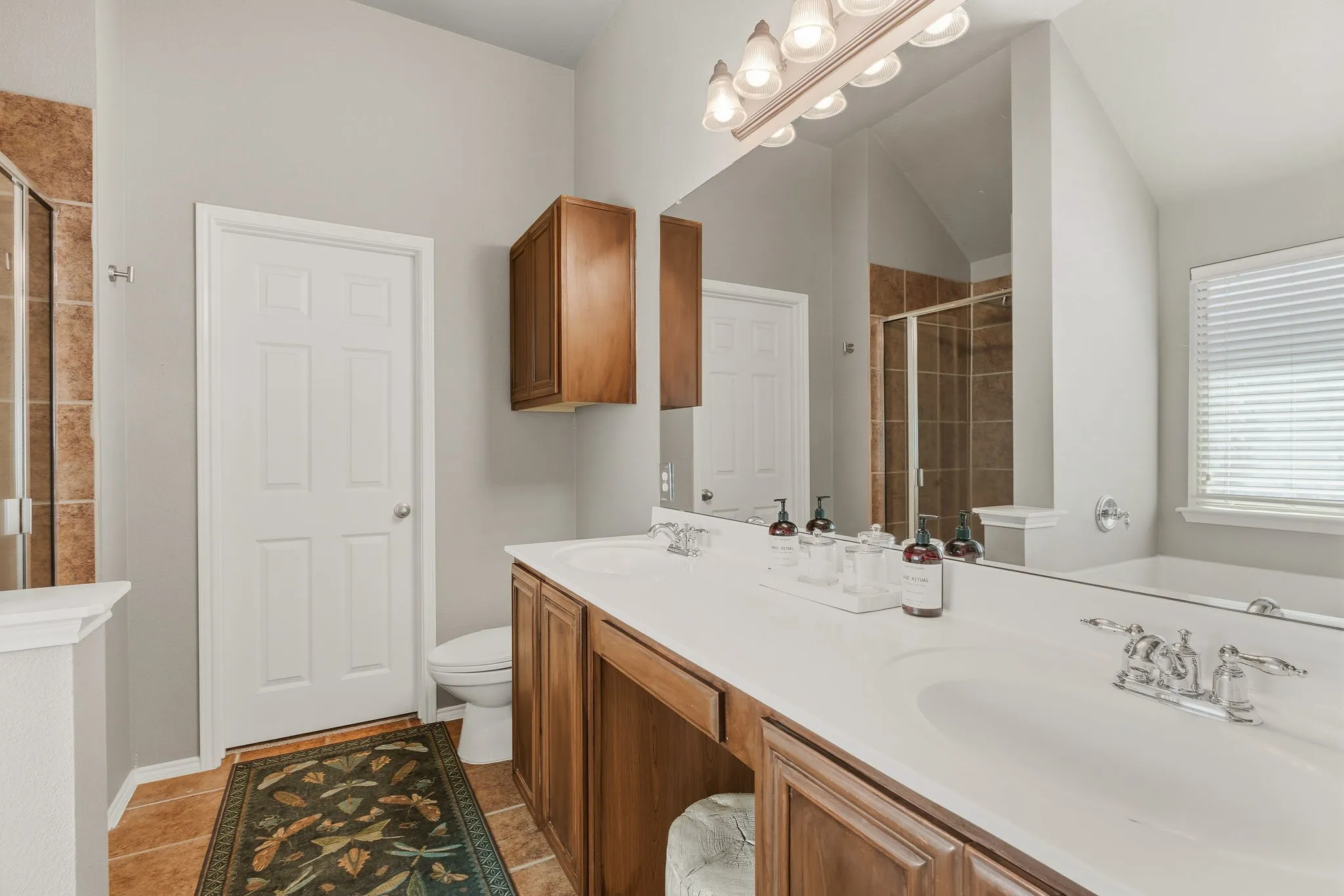 Single Family Residence For Sale in Rockwall County , 319 Sugarberry Lane, Fate, Texas 75087, 3 Bedroom, 2 Bathroom, 2 Garage spaces, 2,140 Sqft, built in 2006, mls#21356979, Real Estate Agent in Fate, Homes For Sale in Rockwall county, Homes For Sale in Fate, Realtor in Fate Texas, Real Estate Brokerage Independent Realty Texas, Luminita Cordes Realtor