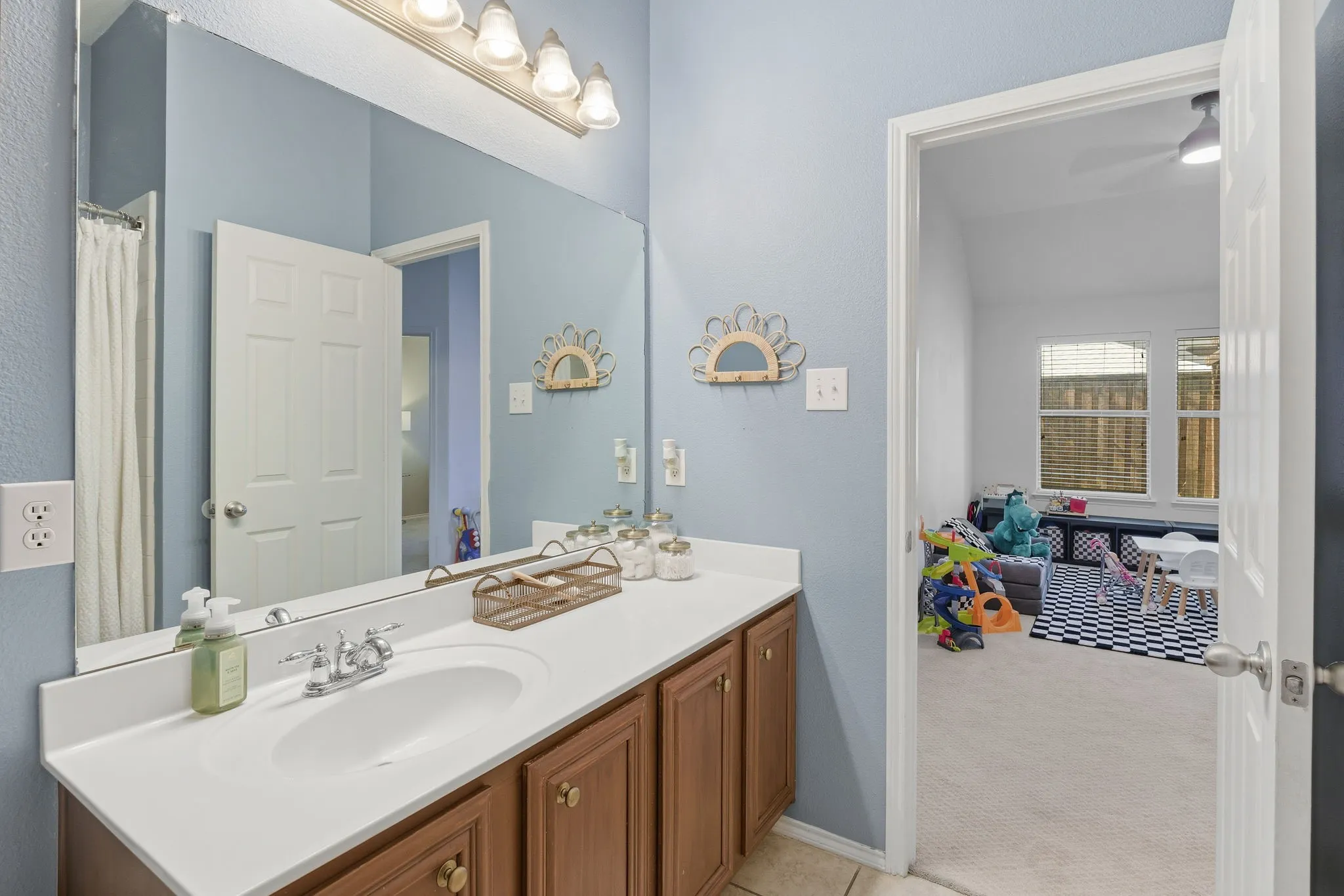 Single Family Residence For Sale in Rockwall County , 319 Sugarberry Lane, Fate, Texas 75087, 3 Bedroom, 2 Bathroom, 2 Garage spaces, 2,140 Sqft, built in 2006, mls#21356979, Real Estate Agent in Fate, Homes For Sale in Rockwall county, Homes For Sale in Fate, Realtor in Fate Texas, Real Estate Brokerage Independent Realty Texas, Luminita Cordes Realtor