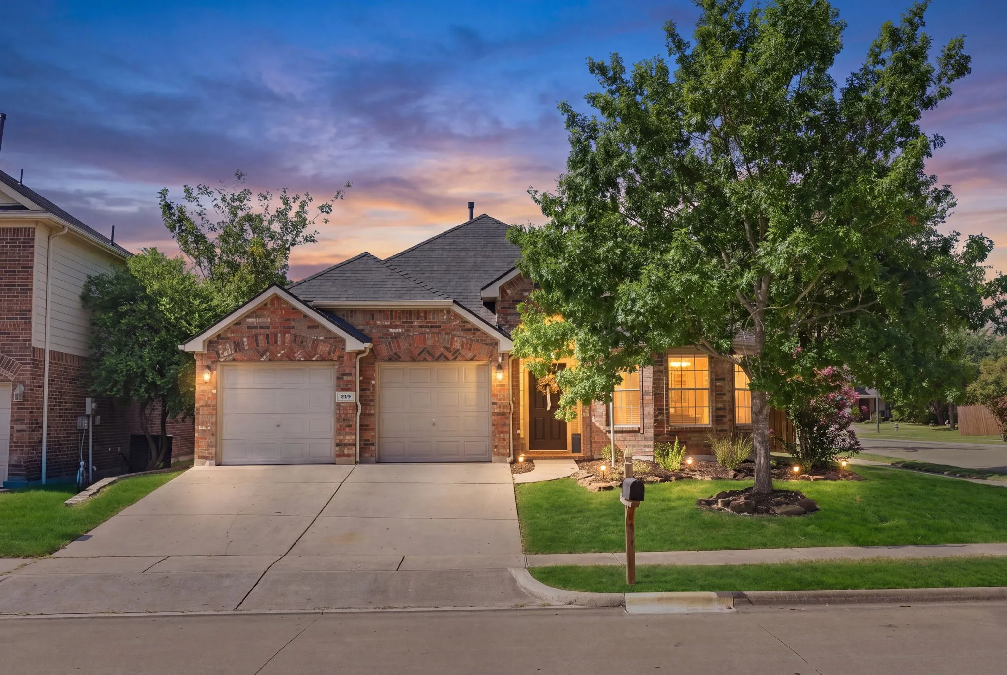 Single Family Residence For Sale in Rockwall County , 319 Sugarberry Lane, Fate, Texas 75087, 3 Bedroom, 2 Bathroom, 2 Garage spaces, 2,140 Sqft, built in 2006, mls#21356979, Real Estate Agent in Fate, Homes For Sale in Rockwall county, Homes For Sale in Fate, Realtor in Fate Texas, Real Estate Brokerage Independent Realty Texas, Luminita Cordes Realtor
