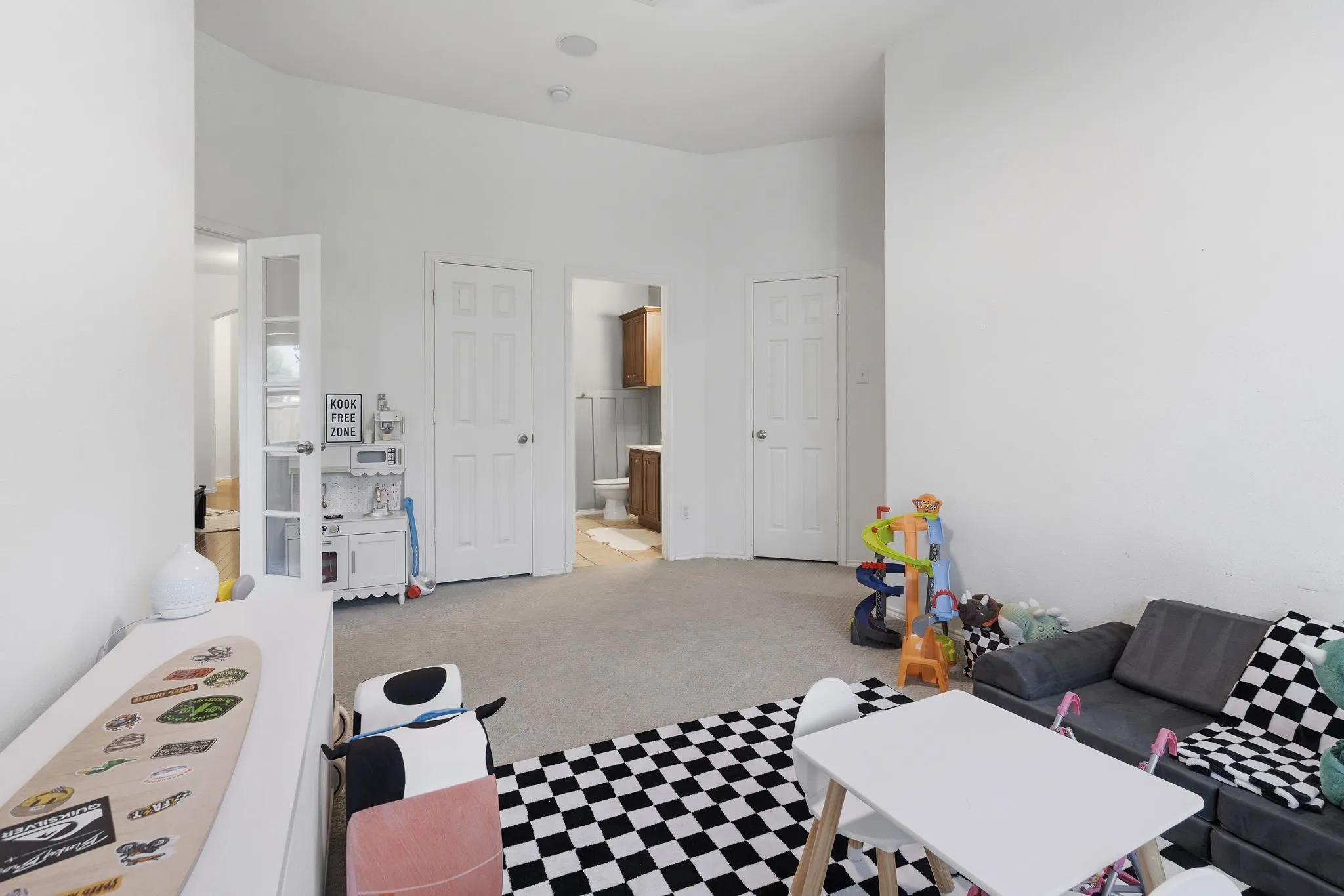 Game room, sitting room, extra space!