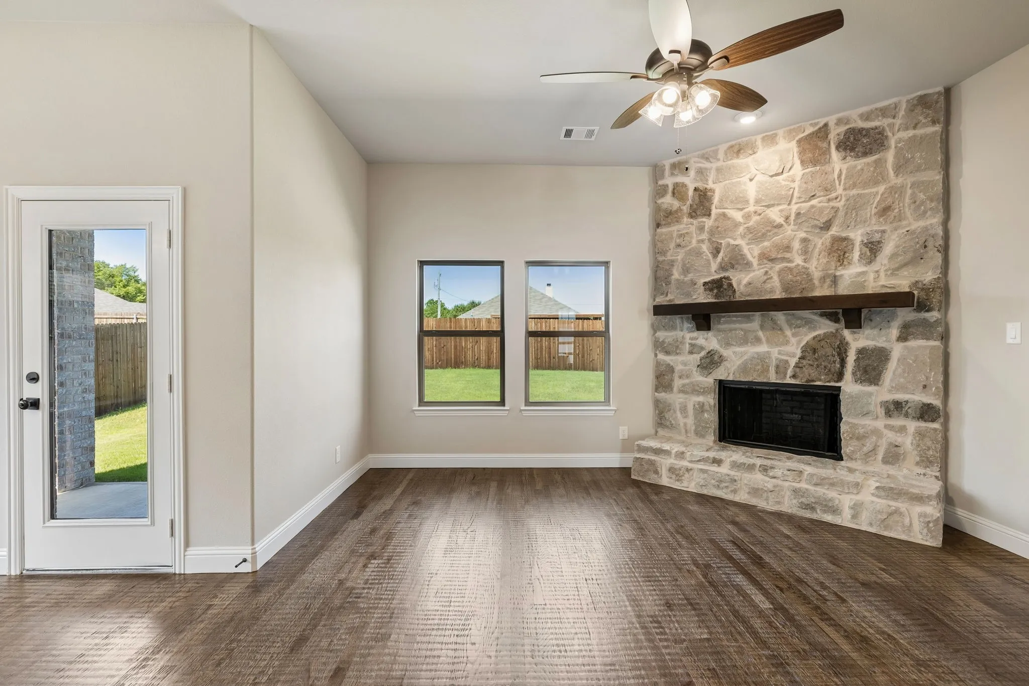 Single Family Residence For Sale in Collin County , 310 Mercer Drive, Josephine, Texas 75173, 4 Bedroom, 3 Bathroom, 2 Garage spaces, 2,320 Sqft, built in 2024, mls#21357171, Real Estate Agent in Josephine, Homes For Sale in Collin county, Homes For Sale in Josephine, Realtor in Josephine Texas, Real Estate Brokerage Independent Realty Texas, Luminita Cordes Realtor