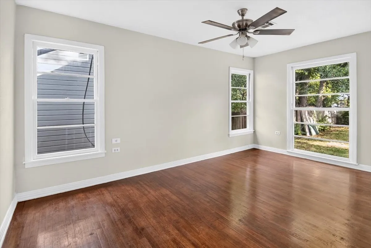 Single Family Residence For Sale in Mc Lennan County , 4108 Austin Avenue, Waco, Texas 76710, 3 Bedroom, 1 Bathroom, Garage spaces, 1,248 Sqft, built in 1950, mls#21358298, Real Estate Agent in Waco, Homes For Sale in Mc Lennan county, Homes For Sale in Waco, Realtor in Waco Texas, Real Estate Brokerage Independent Realty Texas, Luminita Cordes Realtor