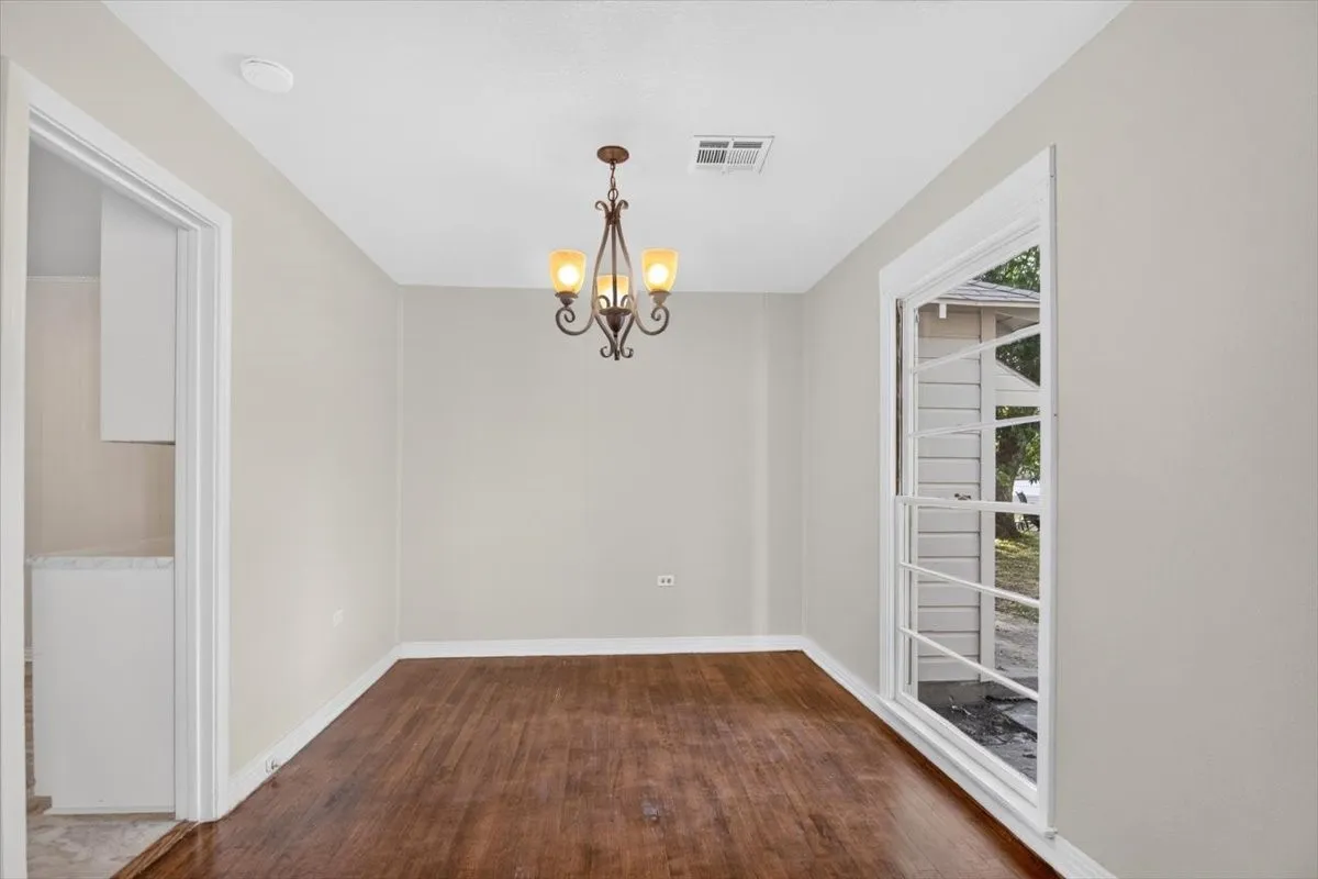 Single Family Residence For Sale in Mc Lennan County , 4108 Austin Avenue, Waco, Texas 76710, 3 Bedroom, 1 Bathroom, Garage spaces, 1,248 Sqft, built in 1950, mls#21358298, Real Estate Agent in Waco, Homes For Sale in Mc Lennan county, Homes For Sale in Waco, Realtor in Waco Texas, Real Estate Brokerage Independent Realty Texas, Luminita Cordes Realtor