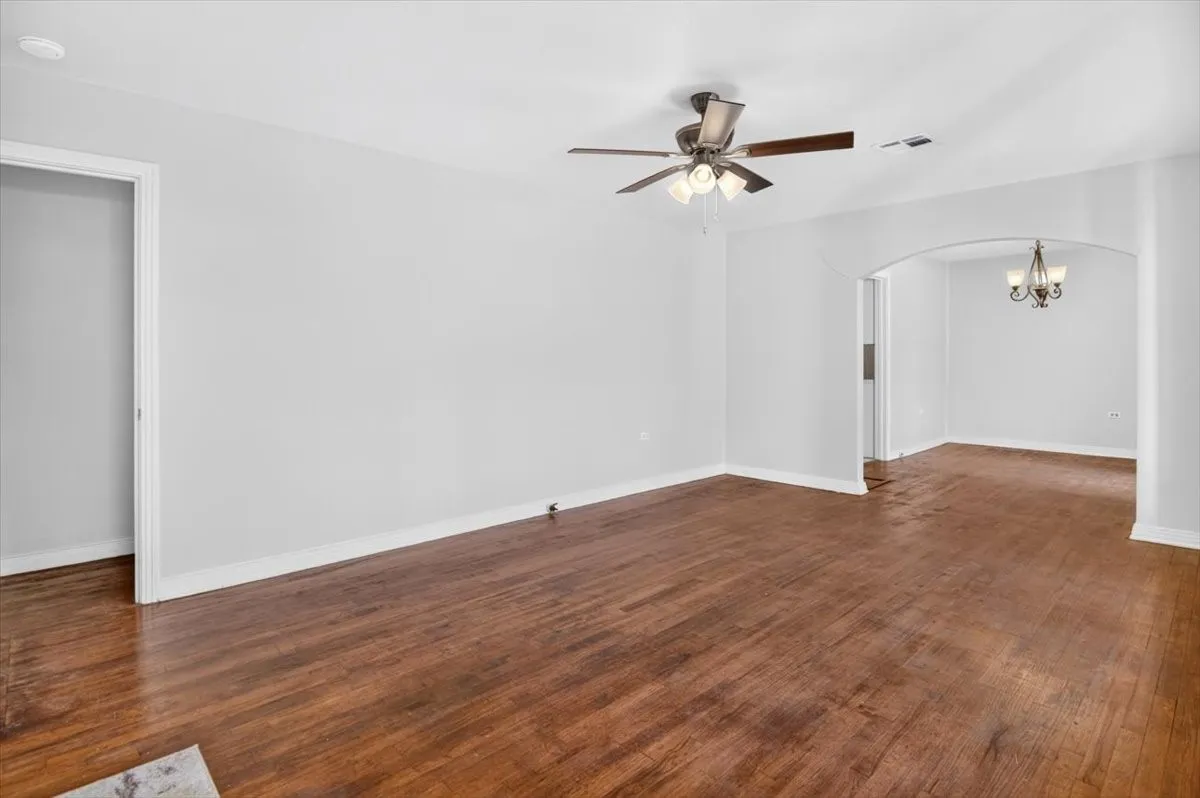 Single Family Residence For Sale in Mc Lennan County , 4108 Austin Avenue, Waco, Texas 76710, 3 Bedroom, 1 Bathroom, Garage spaces, 1,248 Sqft, built in 1950, mls#21358298, Real Estate Agent in Waco, Homes For Sale in Mc Lennan county, Homes For Sale in Waco, Realtor in Waco Texas, Real Estate Brokerage Independent Realty Texas, Luminita Cordes Realtor