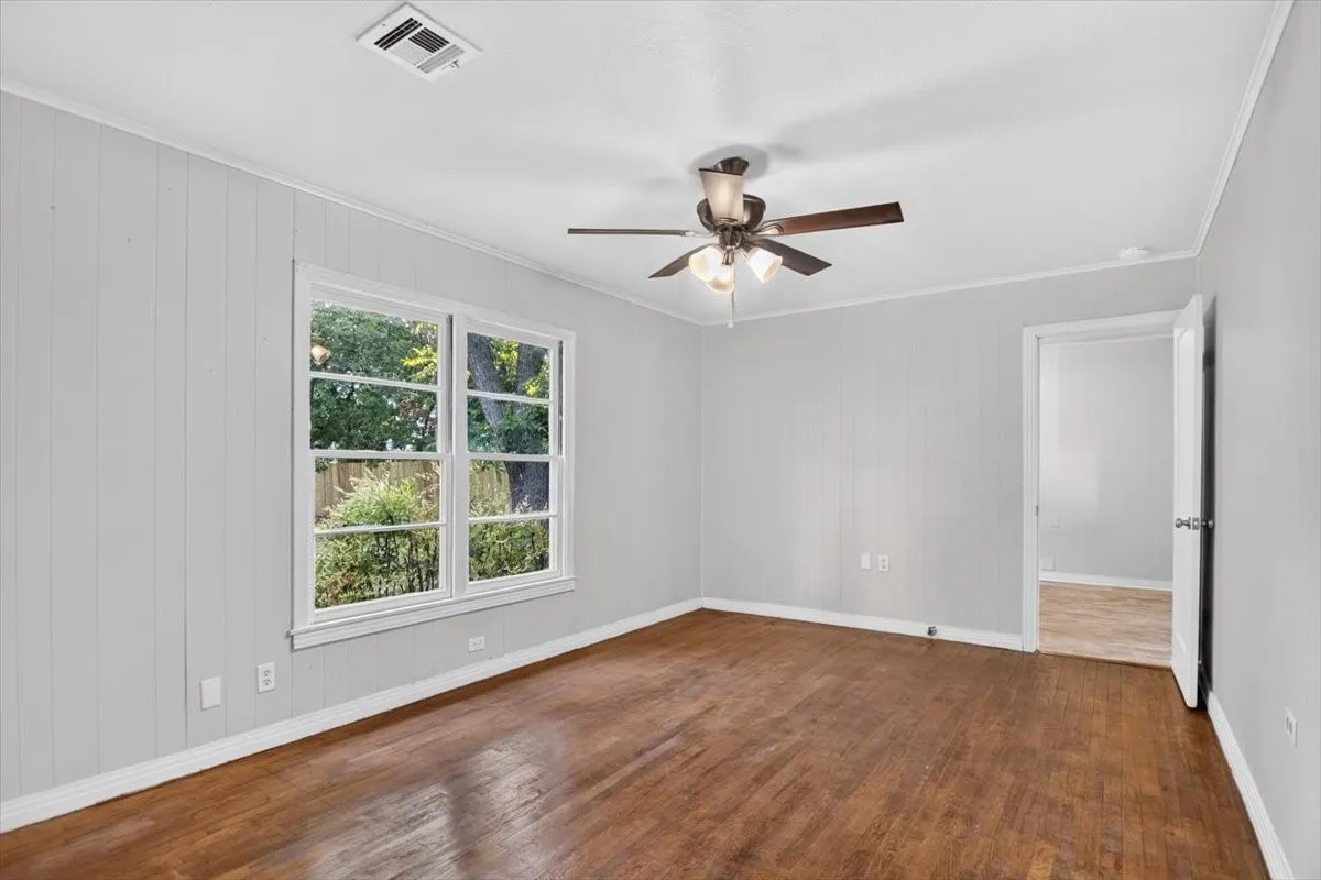 Single Family Residence For Sale in Mc Lennan County , 4108 Austin Avenue, Waco, Texas 76710, 3 Bedroom, 1 Bathroom, Garage spaces, 1,248 Sqft, built in 1950, mls#21358298, Real Estate Agent in Waco, Homes For Sale in Mc Lennan county, Homes For Sale in Waco, Realtor in Waco Texas, Real Estate Brokerage Independent Realty Texas, Luminita Cordes Realtor