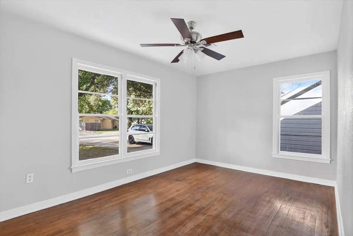 Single Family Residence For Sale in Mc Lennan County , 4108 Austin Avenue, Waco, Texas 76710, 3 Bedroom, 1 Bathroom, Garage spaces, 1,248 Sqft, built in 1950, mls#21358298, Real Estate Agent in Waco, Homes For Sale in Mc Lennan county, Homes For Sale in Waco, Realtor in Waco Texas, Real Estate Brokerage Independent Realty Texas, Luminita Cordes Realtor