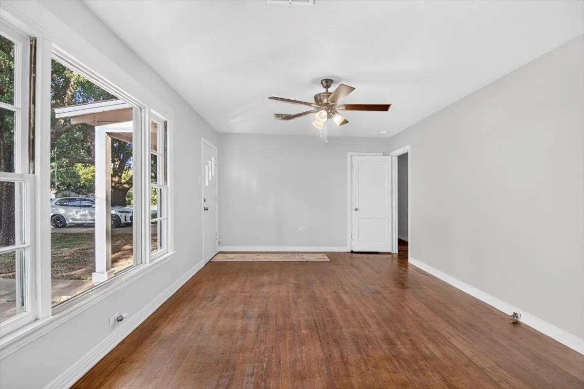 Single Family Residence For Sale in Mc Lennan County , 4108 Austin Avenue, Waco, Texas 76710, 3 Bedroom, 1 Bathroom, Garage spaces, 1,248 Sqft, built in 1950, mls#21358298, Real Estate Agent in Waco, Homes For Sale in Mc Lennan county, Homes For Sale in Waco, Realtor in Waco Texas, Real Estate Brokerage Independent Realty Texas, Luminita Cordes Realtor