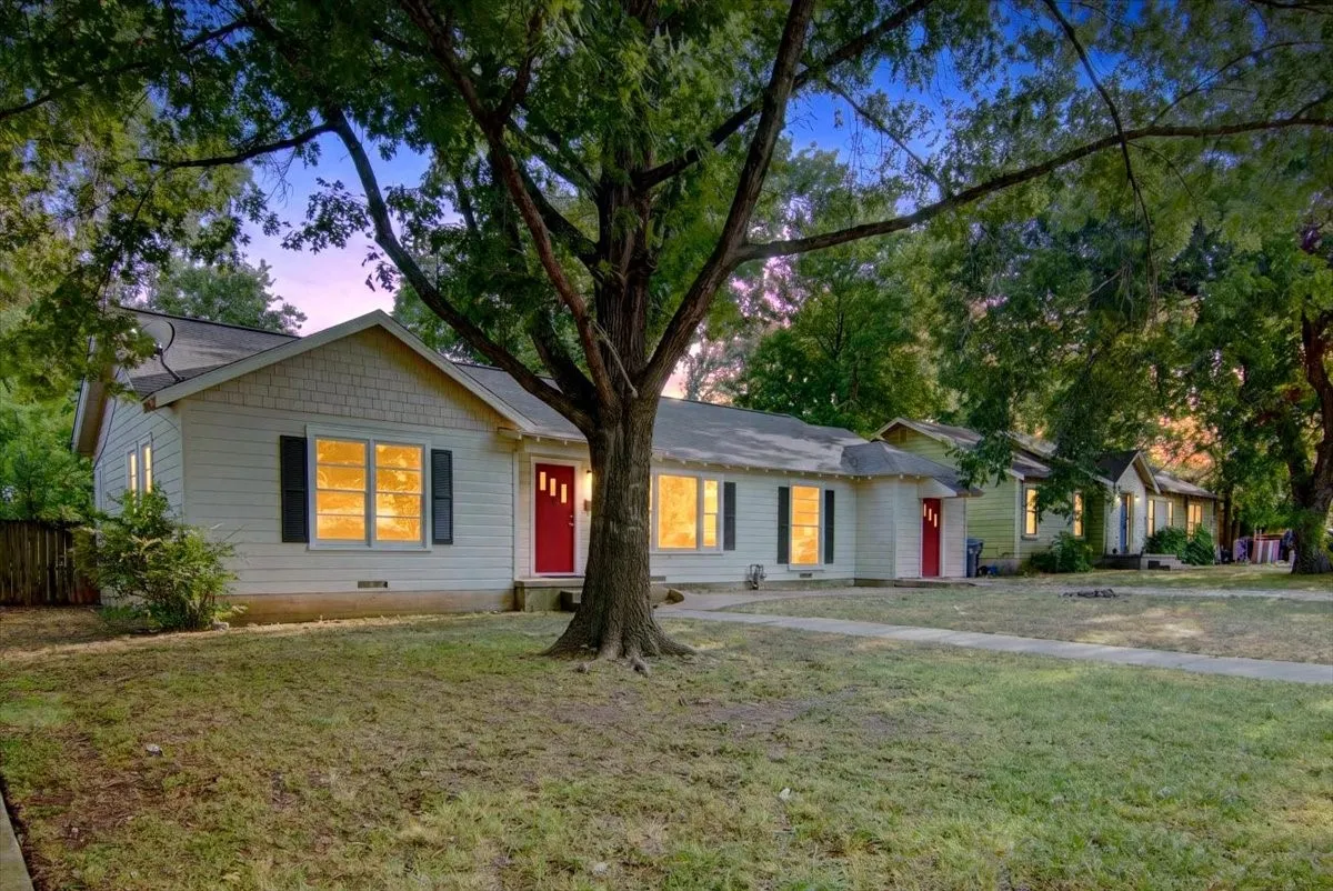 Single Family Residence For Sale in Mc Lennan County , 4108 Austin Avenue, Waco, Texas 76710, 3 Bedroom, 1 Bathroom, Garage spaces, 1,248 Sqft, built in 1950, mls#21358298, Real Estate Agent in Waco, Homes For Sale in Mc Lennan county, Homes For Sale in Waco, Realtor in Waco Texas, Real Estate Brokerage Independent Realty Texas, Luminita Cordes Realtor