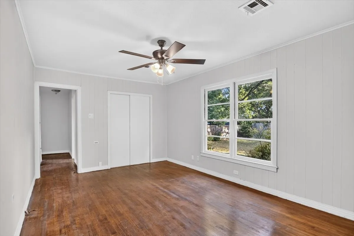 Single Family Residence For Sale in Mc Lennan County , 4108 Austin Avenue, Waco, Texas 76710, 3 Bedroom, 1 Bathroom, Garage spaces, 1,248 Sqft, built in 1950, mls#21358298, Real Estate Agent in Waco, Homes For Sale in Mc Lennan county, Homes For Sale in Waco, Realtor in Waco Texas, Real Estate Brokerage Independent Realty Texas, Luminita Cordes Realtor