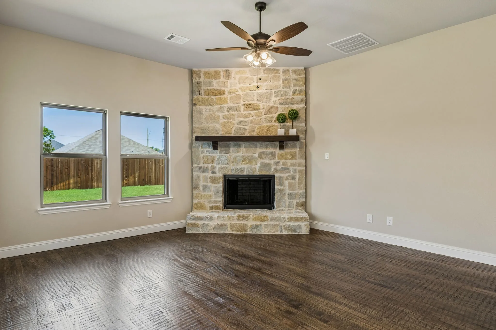 Single Family Residence For Sale in Collin County , 306 Mercer Drive, Josephine, Texas 75173, 4 Bedroom, 3 Bathroom, 2 Garage spaces, 2,320 Sqft, built in 2024, mls#21356103, Real Estate Agent in Josephine, Homes For Sale in Collin county, Homes For Sale in Josephine, Realtor in Josephine Texas, Real Estate Brokerage Independent Realty Texas, Luminita Cordes Realtor