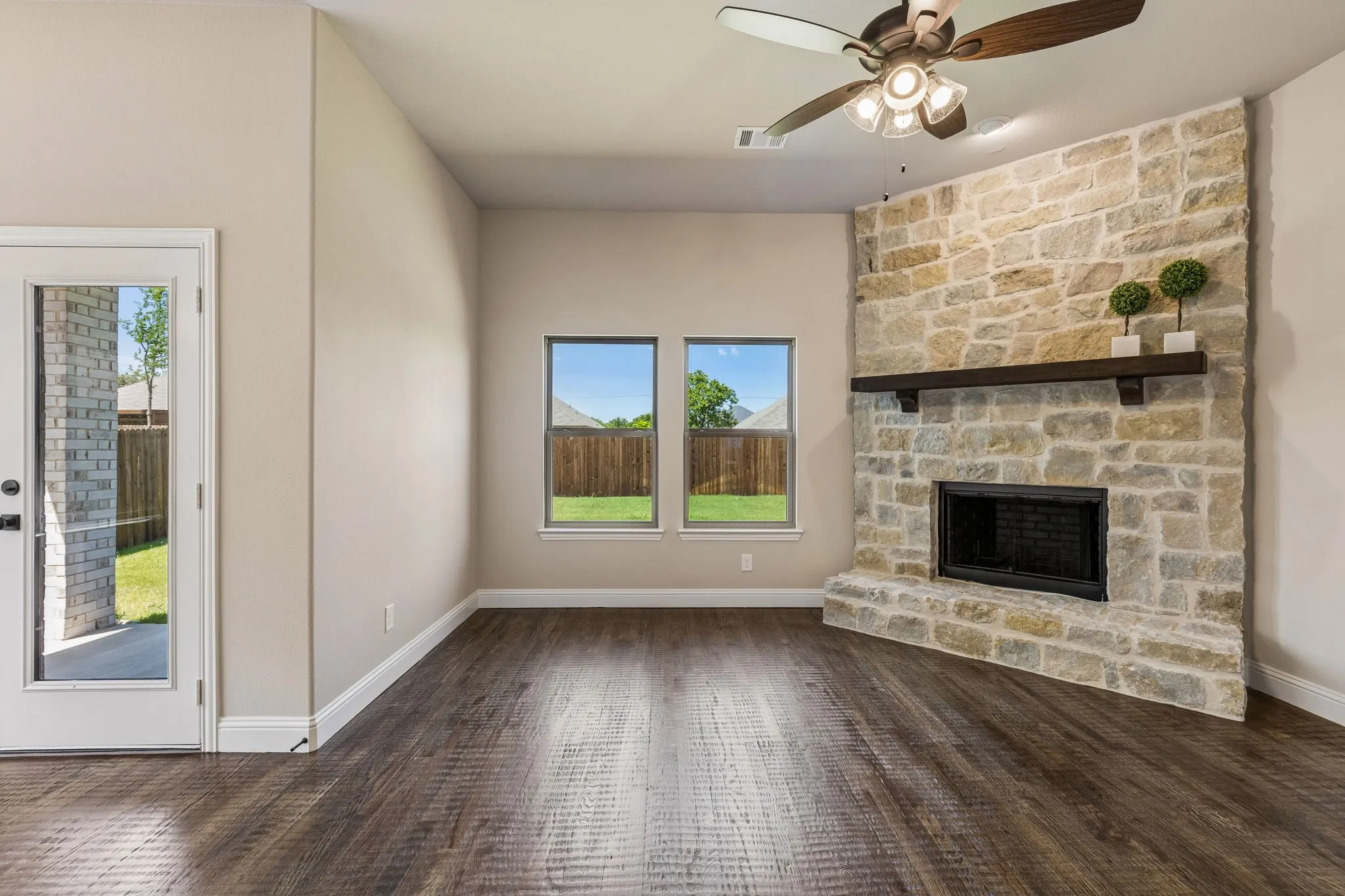 Single Family Residence For Sale in Collin County , 306 Mercer Drive, Josephine, Texas 75173, 4 Bedroom, 3 Bathroom, 2 Garage spaces, 2,320 Sqft, built in 2024, mls#21356103, Real Estate Agent in Josephine, Homes For Sale in Collin county, Homes For Sale in Josephine, Realtor in Josephine Texas, Real Estate Brokerage Independent Realty Texas, Luminita Cordes Realtor