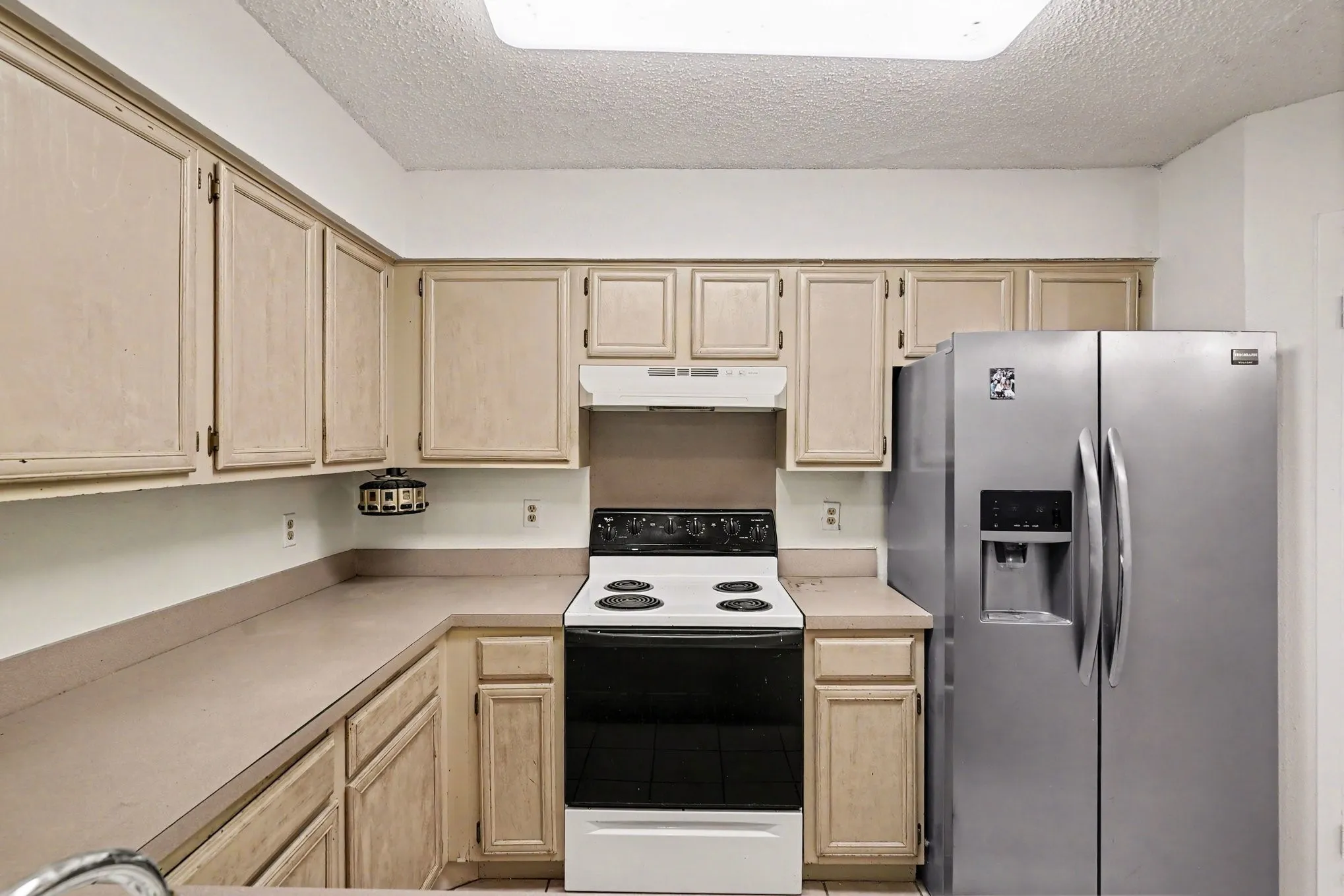 Single Family Residence For Sale in Tarrant County , 2700 Meadow Park Drive, Bedford, Texas 76021, 3 Bedroom, 2 Bathroom, Garage spaces, 1,507 Sqft, built in 1981, mls#21356263, Real Estate Agent in Bedford, Homes For Sale in Tarrant county, Homes For Sale in Bedford, Realtor in Bedford Texas, Real Estate Brokerage Independent Realty Texas, Luminita Cordes Realtor