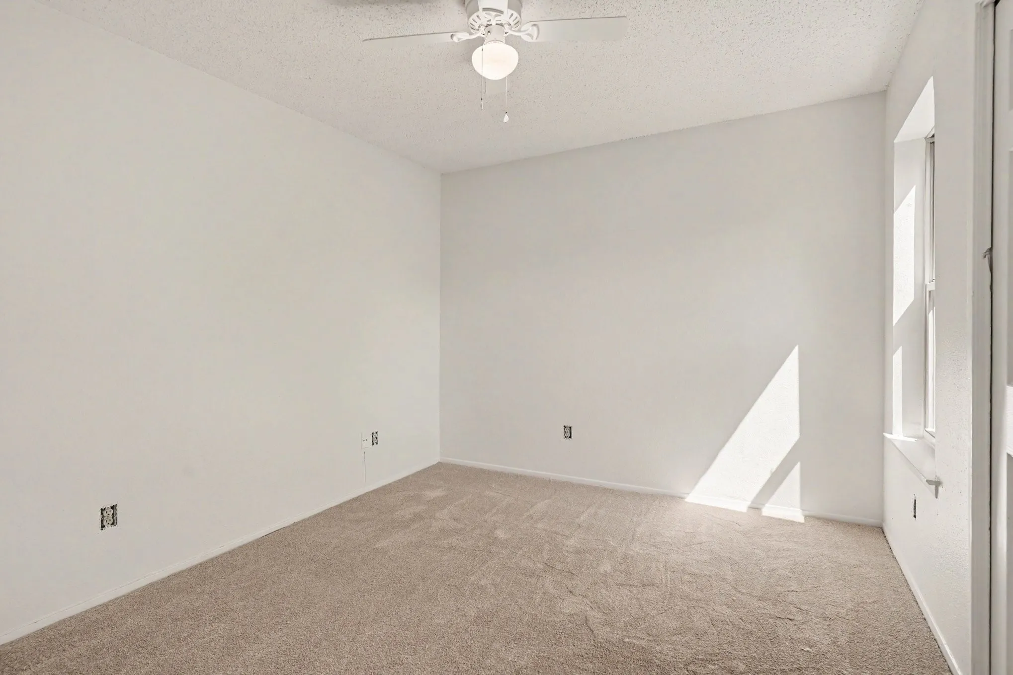 Single Family Residence For Sale in Tarrant County , 2700 Meadow Park Drive, Bedford, Texas 76021, 3 Bedroom, 2 Bathroom, Garage spaces, 1,507 Sqft, built in 1981, mls#21356263, Real Estate Agent in Bedford, Homes For Sale in Tarrant county, Homes For Sale in Bedford, Realtor in Bedford Texas, Real Estate Brokerage Independent Realty Texas, Luminita Cordes Realtor