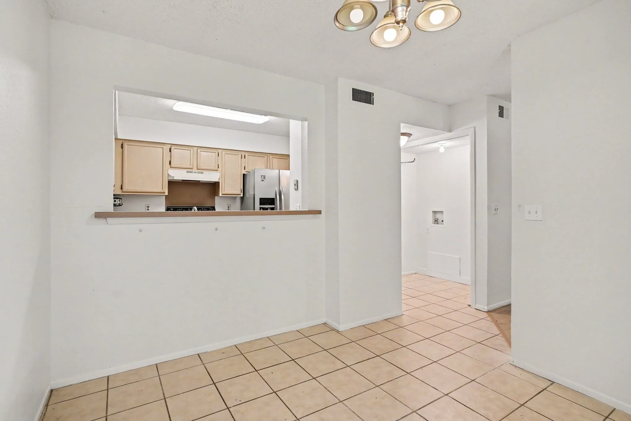 Single Family Residence For Sale in Tarrant County , 2700 Meadow Park Drive, Bedford, Texas 76021, 3 Bedroom, 2 Bathroom, Garage spaces, 1,507 Sqft, built in 1981, mls#21356263, Real Estate Agent in Bedford, Homes For Sale in Tarrant county, Homes For Sale in Bedford, Realtor in Bedford Texas, Real Estate Brokerage Independent Realty Texas, Luminita Cordes Realtor