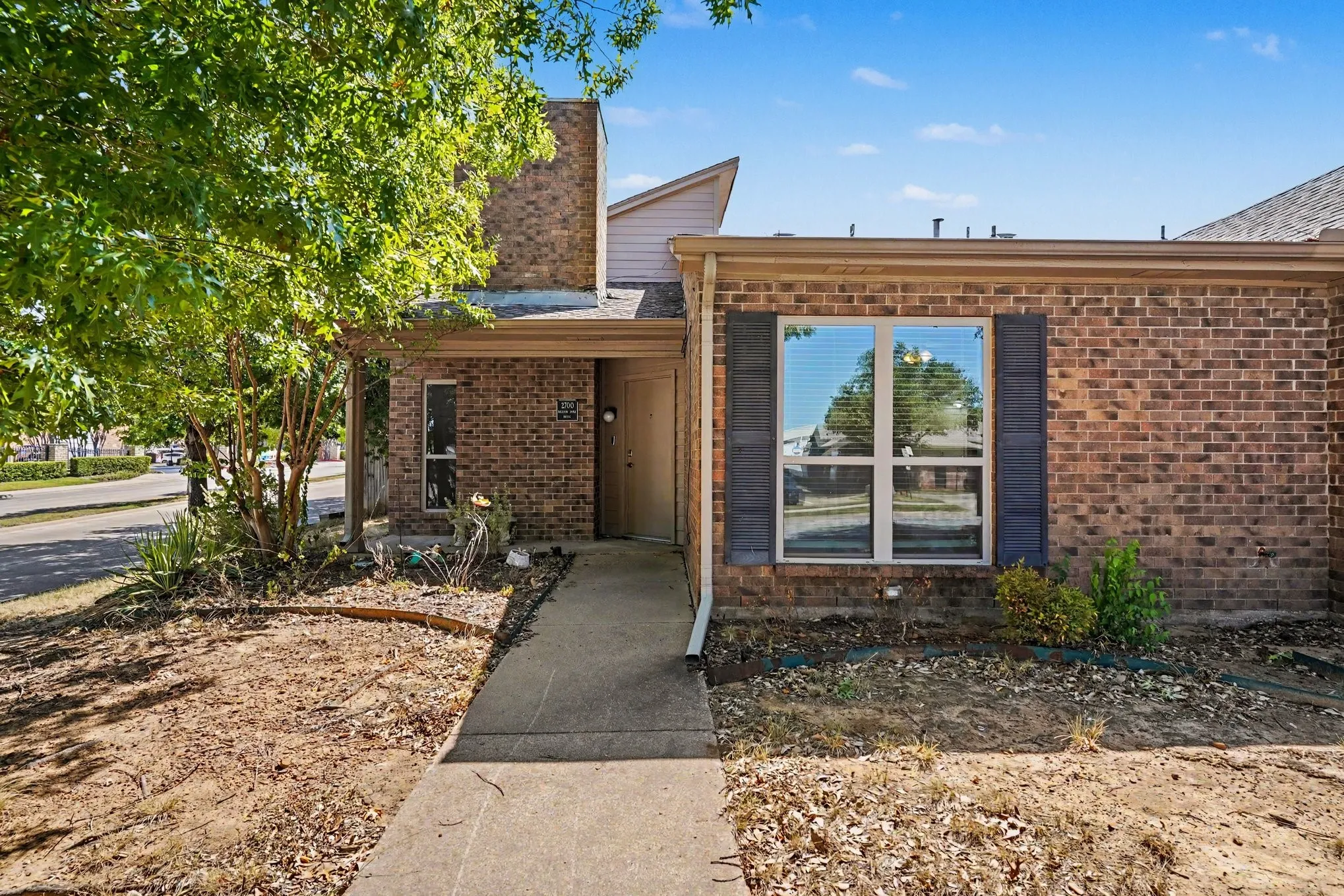 Single Family Residence For Sale in Tarrant County , 2700 Meadow Park Drive, Bedford, Texas 76021, 3 Bedroom, 2 Bathroom, Garage spaces, 1,507 Sqft, built in 1981, mls#21356263, Real Estate Agent in Bedford, Homes For Sale in Tarrant county, Homes For Sale in Bedford, Realtor in Bedford Texas, Real Estate Brokerage Independent Realty Texas, Luminita Cordes Realtor