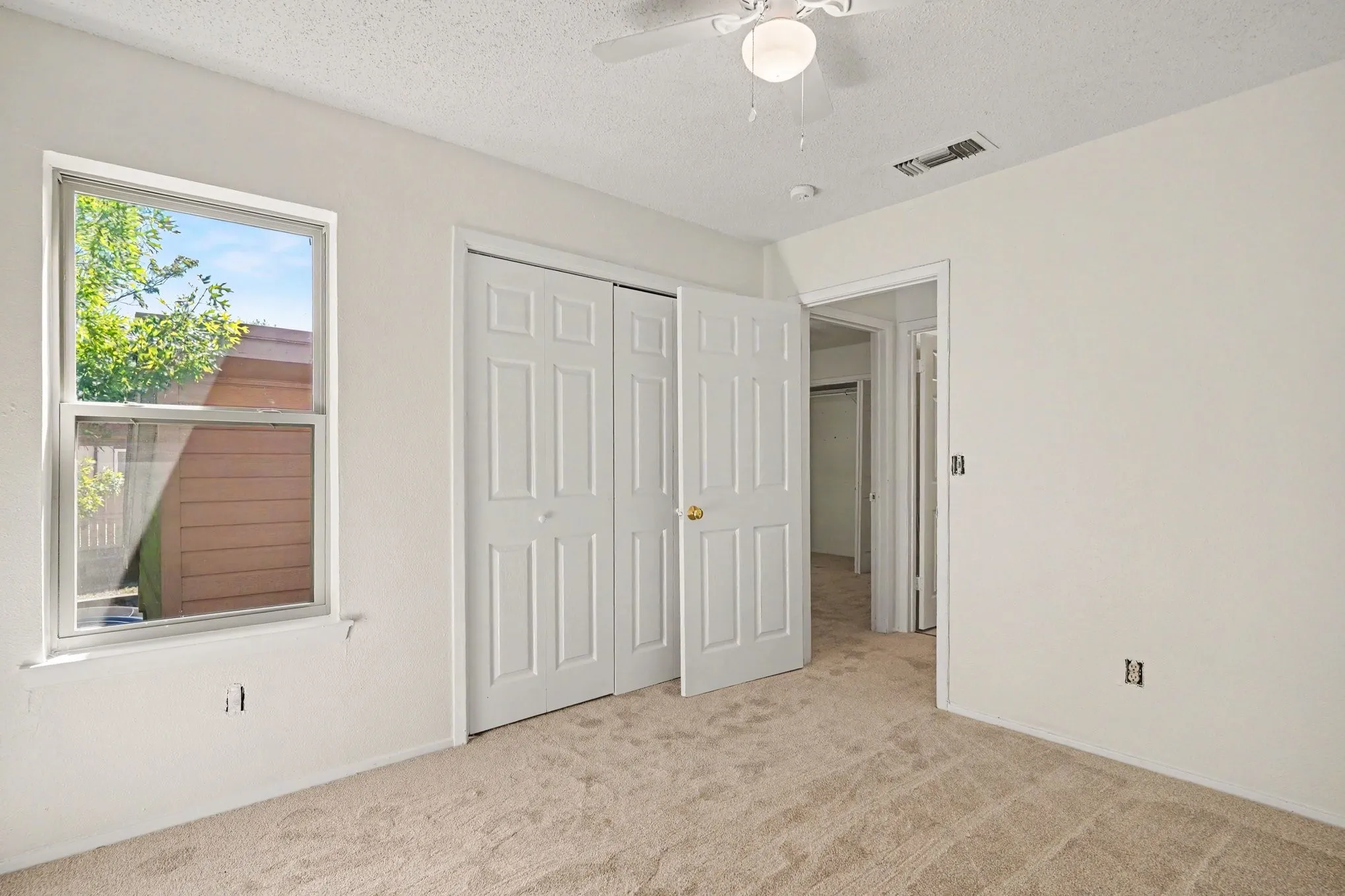 Single Family Residence For Sale in Tarrant County , 2700 Meadow Park Drive, Bedford, Texas 76021, 3 Bedroom, 2 Bathroom, Garage spaces, 1,507 Sqft, built in 1981, mls#21356263, Real Estate Agent in Bedford, Homes For Sale in Tarrant county, Homes For Sale in Bedford, Realtor in Bedford Texas, Real Estate Brokerage Independent Realty Texas, Luminita Cordes Realtor