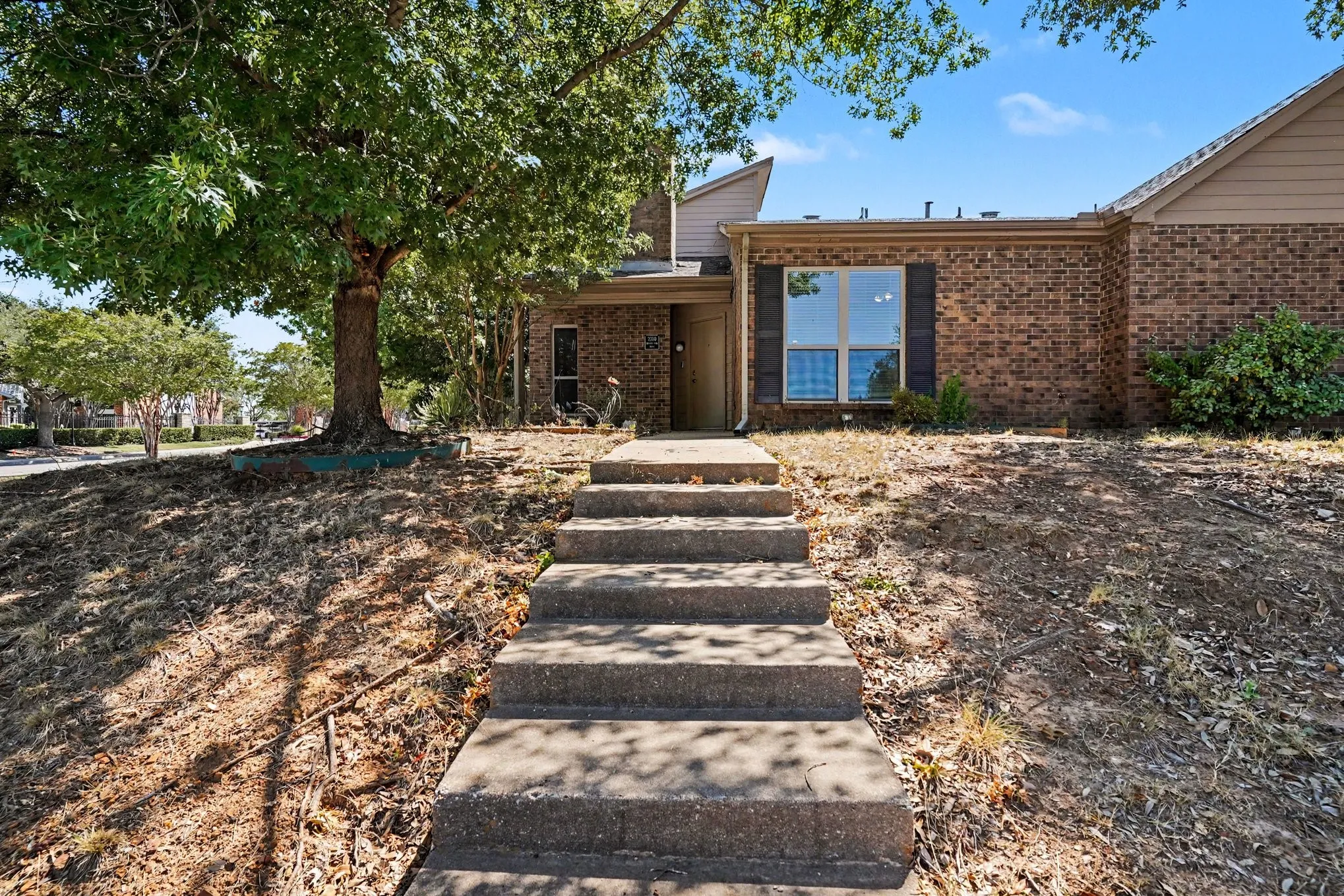Single Family Residence For Sale in Tarrant County , 2700 Meadow Park Drive, Bedford, Texas 76021, 3 Bedroom, 2 Bathroom, Garage spaces, 1,507 Sqft, built in 1981, mls#21356263, Real Estate Agent in Bedford, Homes For Sale in Tarrant county, Homes For Sale in Bedford, Realtor in Bedford Texas, Real Estate Brokerage Independent Realty Texas, Luminita Cordes Realtor