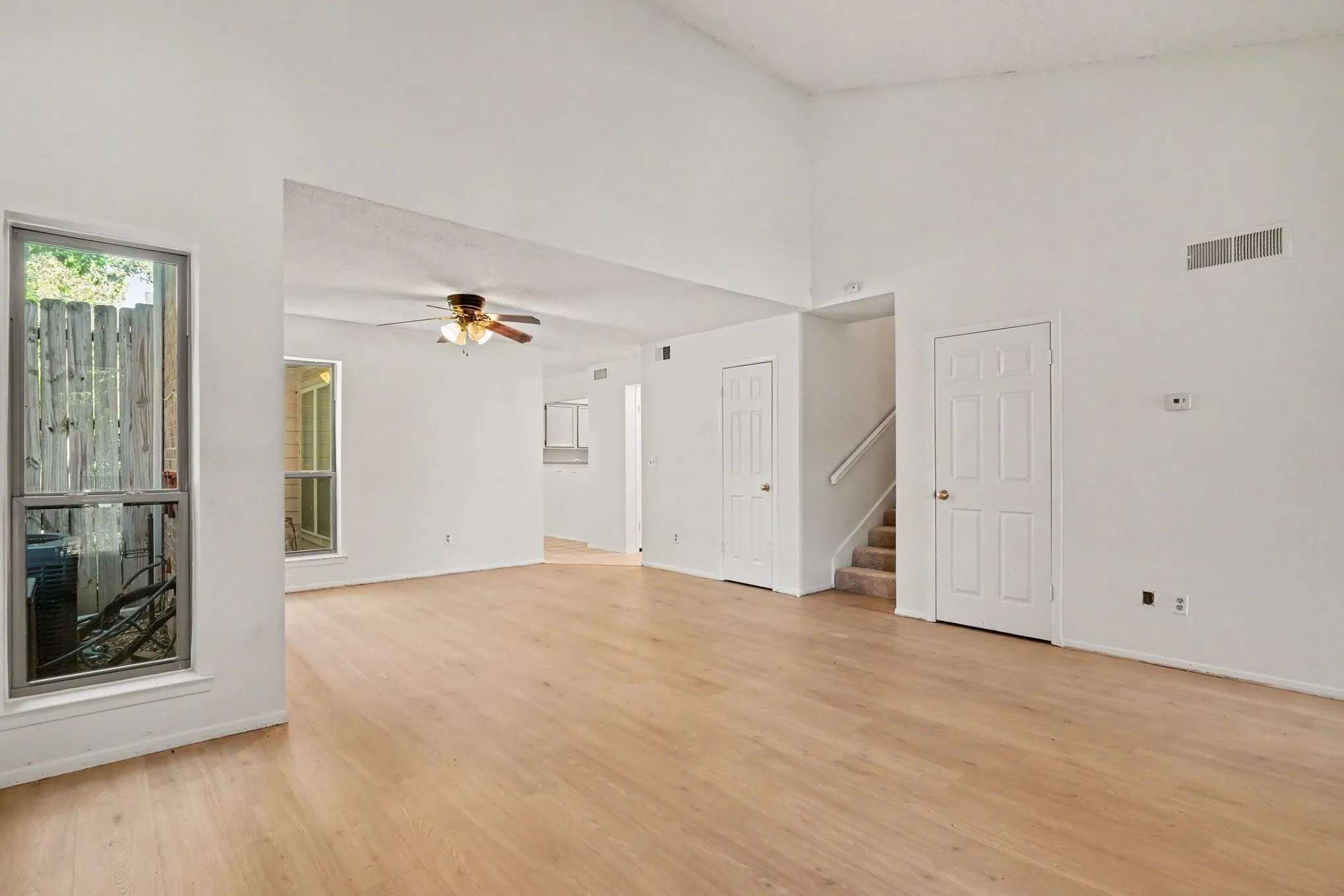 Single Family Residence For Sale in Tarrant County , 2700 Meadow Park Drive, Bedford, Texas 76021, 3 Bedroom, 2 Bathroom, Garage spaces, 1,507 Sqft, built in 1981, mls#21356263, Real Estate Agent in Bedford, Homes For Sale in Tarrant county, Homes For Sale in Bedford, Realtor in Bedford Texas, Real Estate Brokerage Independent Realty Texas, Luminita Cordes Realtor