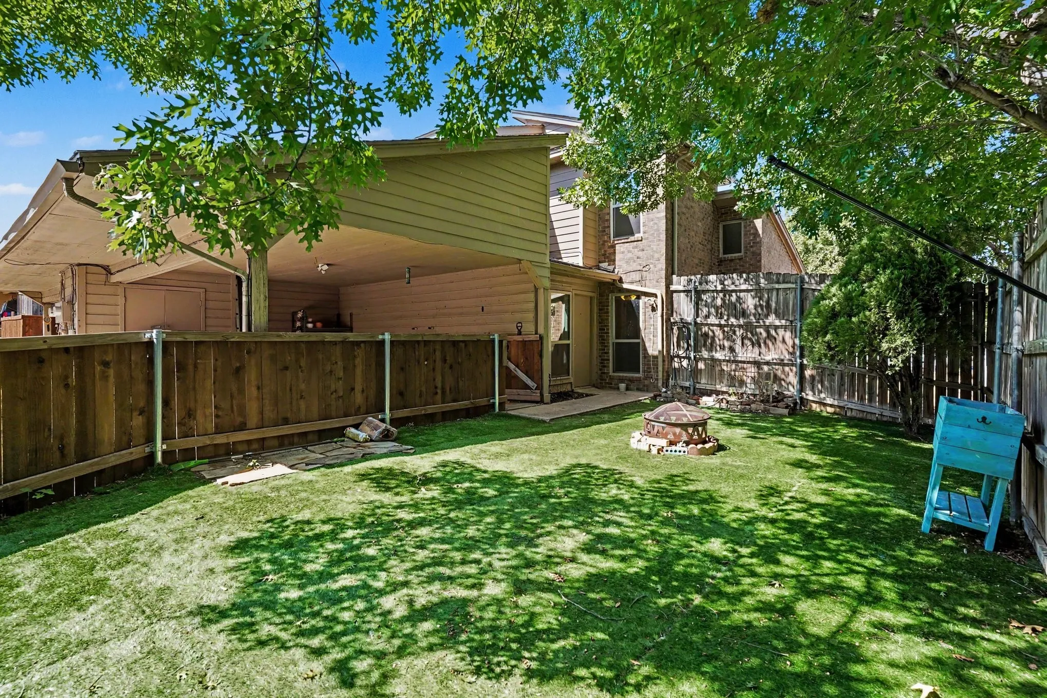 Single Family Residence For Sale in Tarrant County , 2700 Meadow Park Drive, Bedford, Texas 76021, 3 Bedroom, 2 Bathroom, Garage spaces, 1,507 Sqft, built in 1981, mls#21356263, Real Estate Agent in Bedford, Homes For Sale in Tarrant county, Homes For Sale in Bedford, Realtor in Bedford Texas, Real Estate Brokerage Independent Realty Texas, Luminita Cordes Realtor