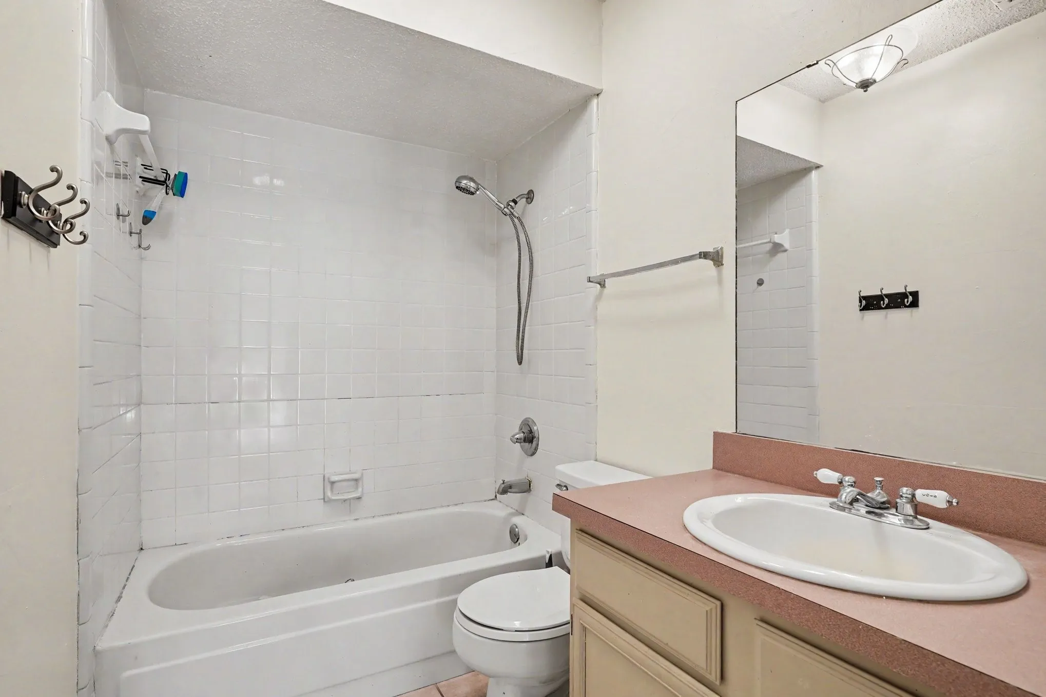 Single Family Residence For Sale in Tarrant County , 2700 Meadow Park Drive, Bedford, Texas 76021, 3 Bedroom, 2 Bathroom, Garage spaces, 1,507 Sqft, built in 1981, mls#21356263, Real Estate Agent in Bedford, Homes For Sale in Tarrant county, Homes For Sale in Bedford, Realtor in Bedford Texas, Real Estate Brokerage Independent Realty Texas, Luminita Cordes Realtor