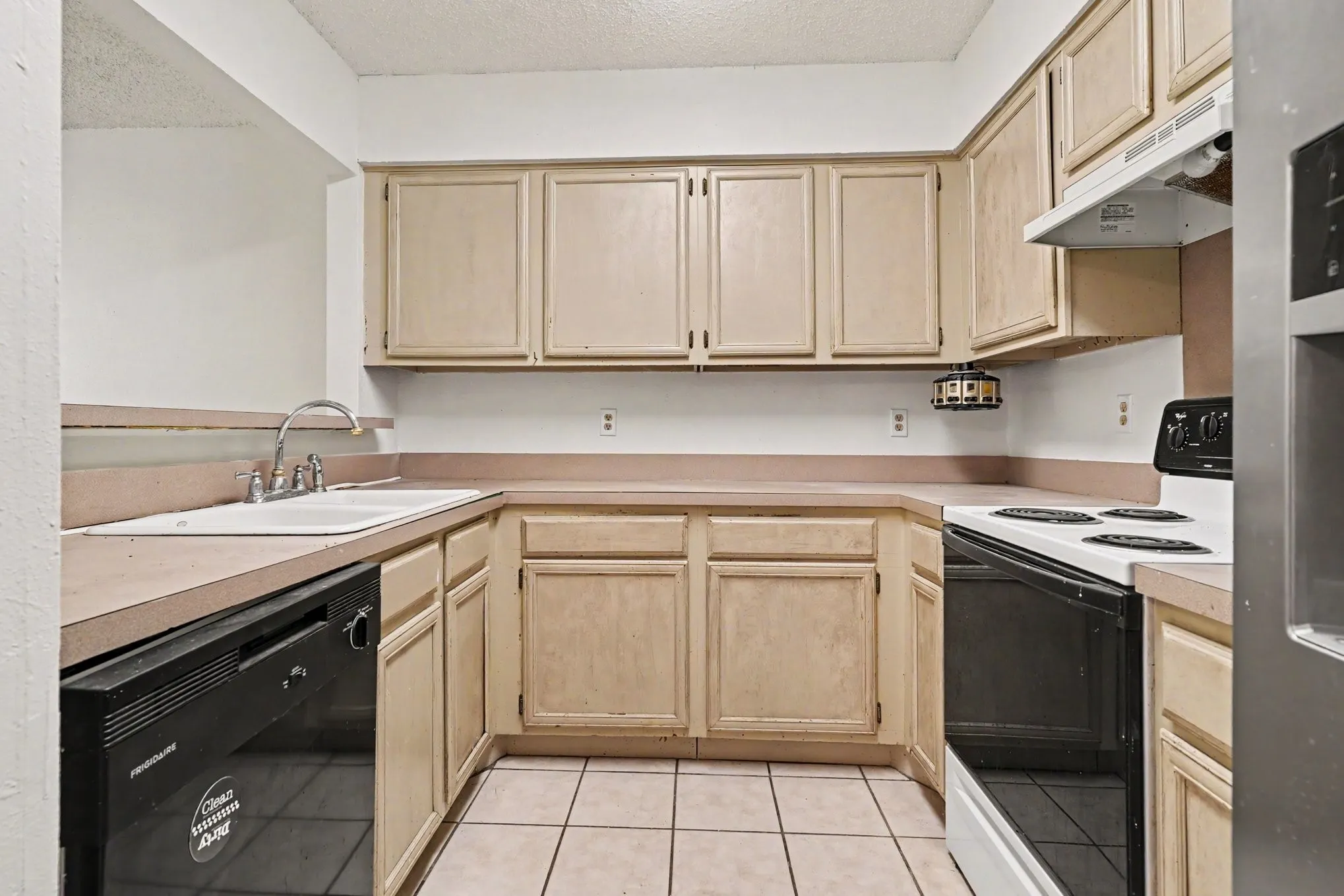 Single Family Residence For Sale in Tarrant County , 2700 Meadow Park Drive, Bedford, Texas 76021, 3 Bedroom, 2 Bathroom, Garage spaces, 1,507 Sqft, built in 1981, mls#21356263, Real Estate Agent in Bedford, Homes For Sale in Tarrant county, Homes For Sale in Bedford, Realtor in Bedford Texas, Real Estate Brokerage Independent Realty Texas, Luminita Cordes Realtor