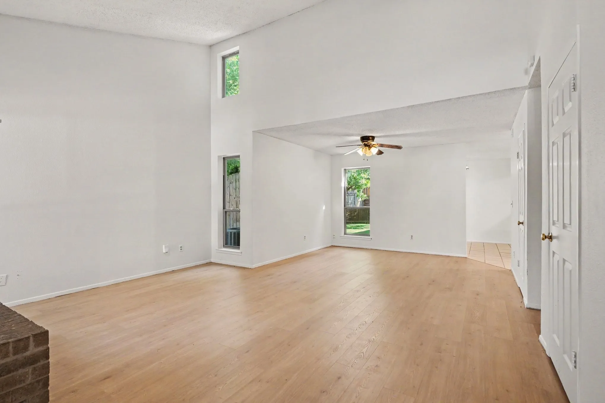 Single Family Residence For Sale in Tarrant County , 2700 Meadow Park Drive, Bedford, Texas 76021, 3 Bedroom, 2 Bathroom, Garage spaces, 1,507 Sqft, built in 1981, mls#21356263, Real Estate Agent in Bedford, Homes For Sale in Tarrant county, Homes For Sale in Bedford, Realtor in Bedford Texas, Real Estate Brokerage Independent Realty Texas, Luminita Cordes Realtor