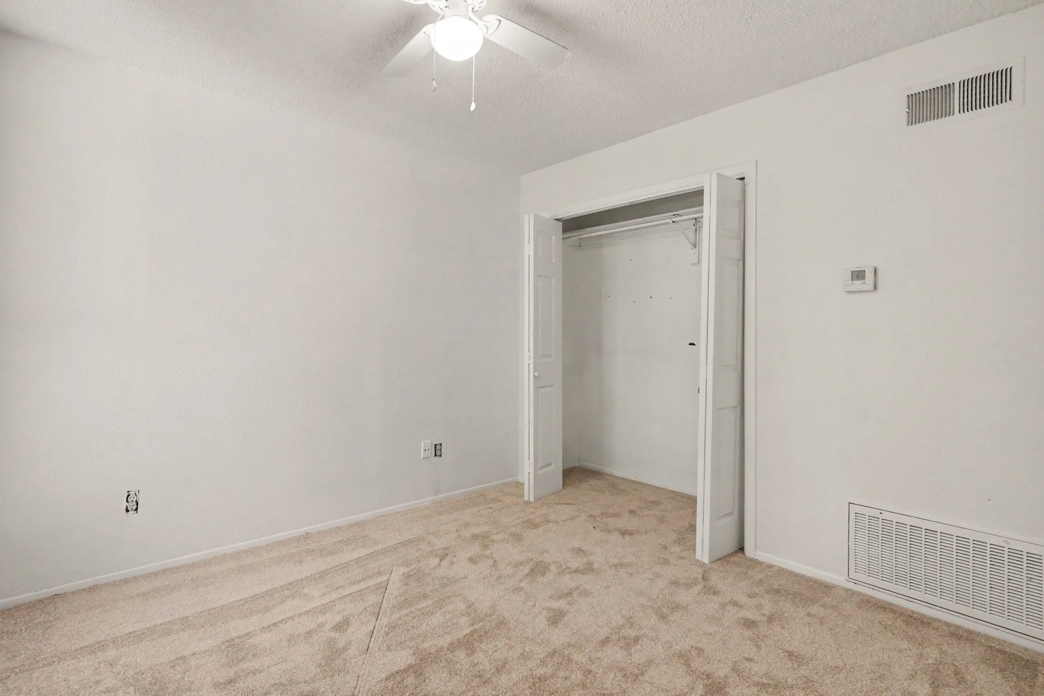 Single Family Residence For Sale in Tarrant County , 2700 Meadow Park Drive, Bedford, Texas 76021, 3 Bedroom, 2 Bathroom, Garage spaces, 1,507 Sqft, built in 1981, mls#21356263, Real Estate Agent in Bedford, Homes For Sale in Tarrant county, Homes For Sale in Bedford, Realtor in Bedford Texas, Real Estate Brokerage Independent Realty Texas, Luminita Cordes Realtor